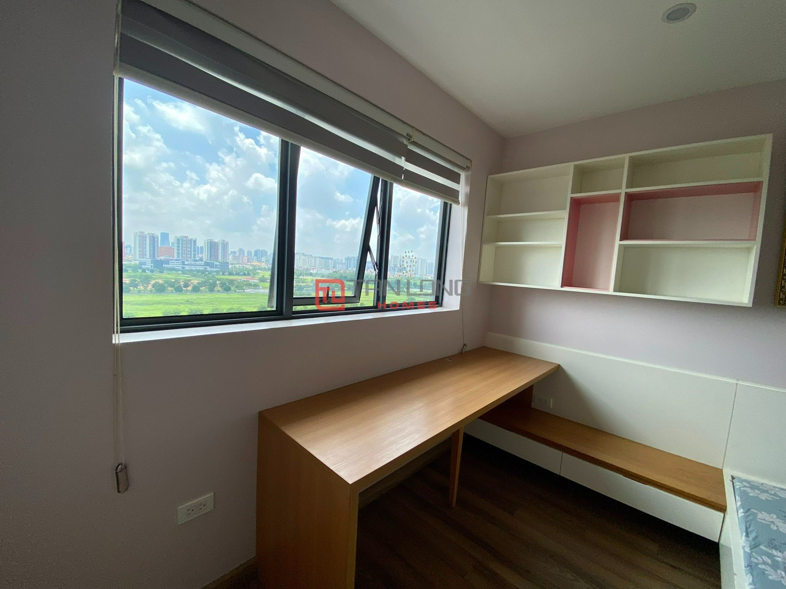 130 m2 airy apartment for sale in Diplomatic Corps 10