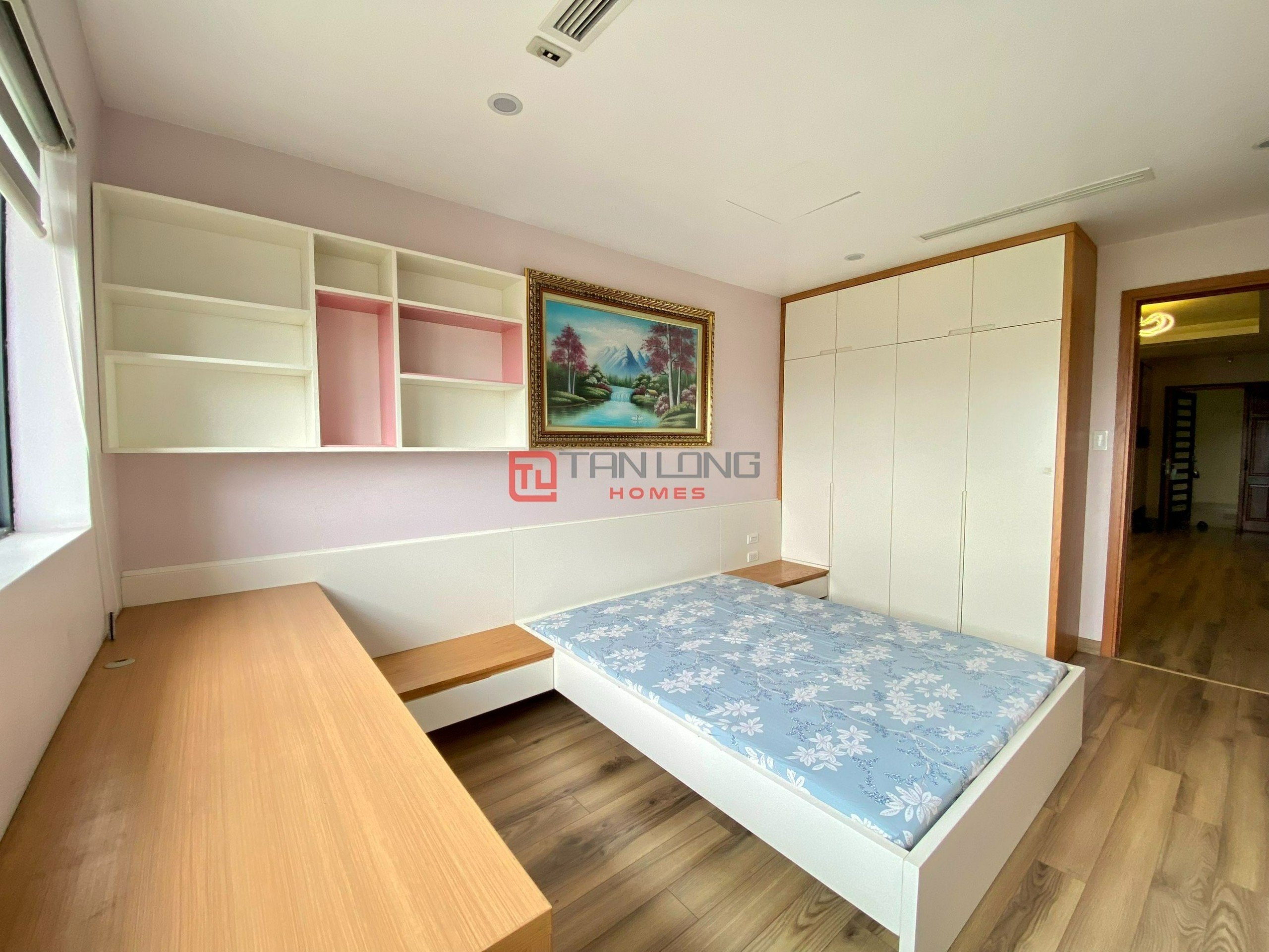 130 m2 airy apartment for sale in Diplomatic Corps 12