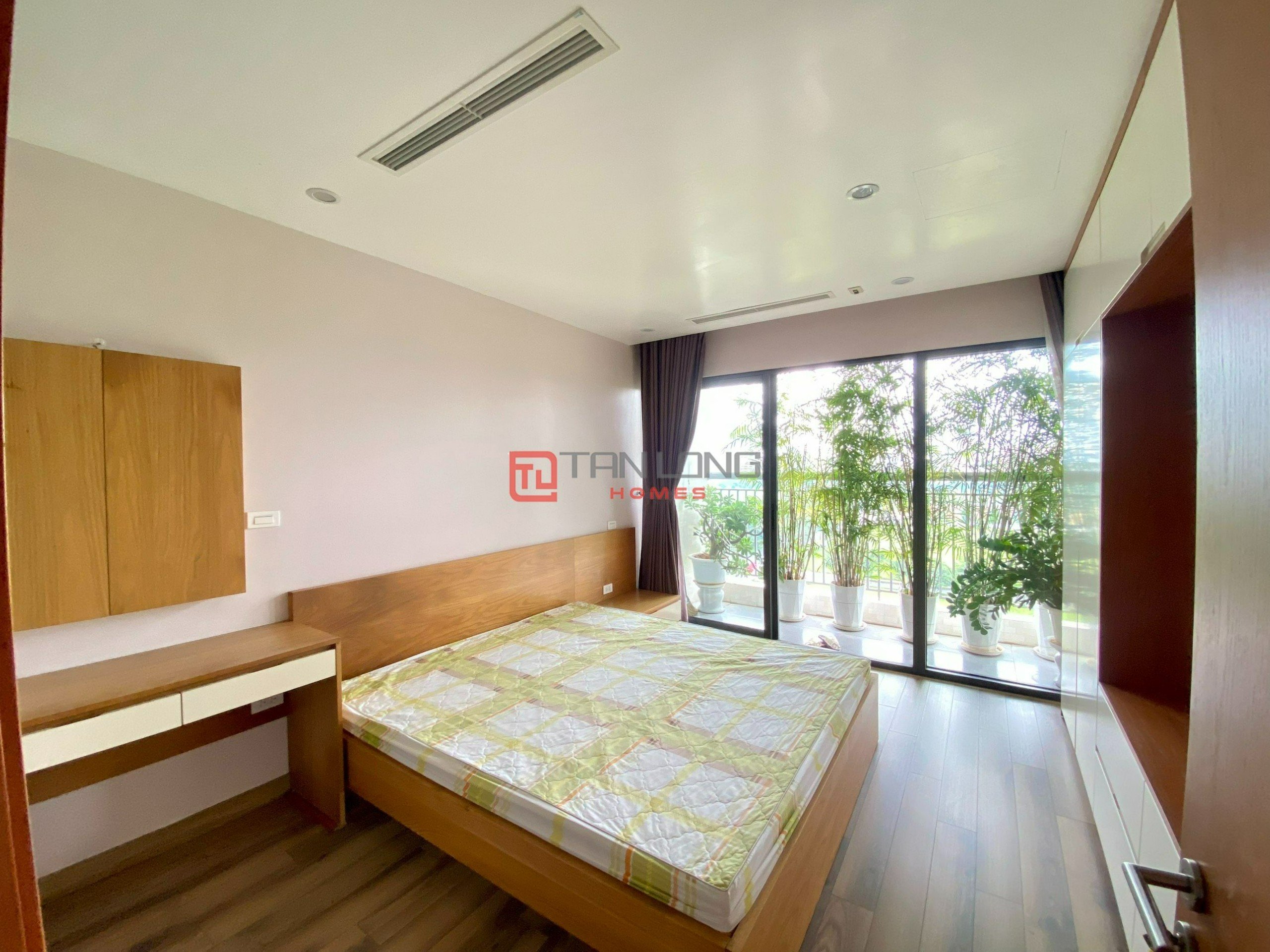 130 m2 airy apartment for sale in Diplomatic Corps 5