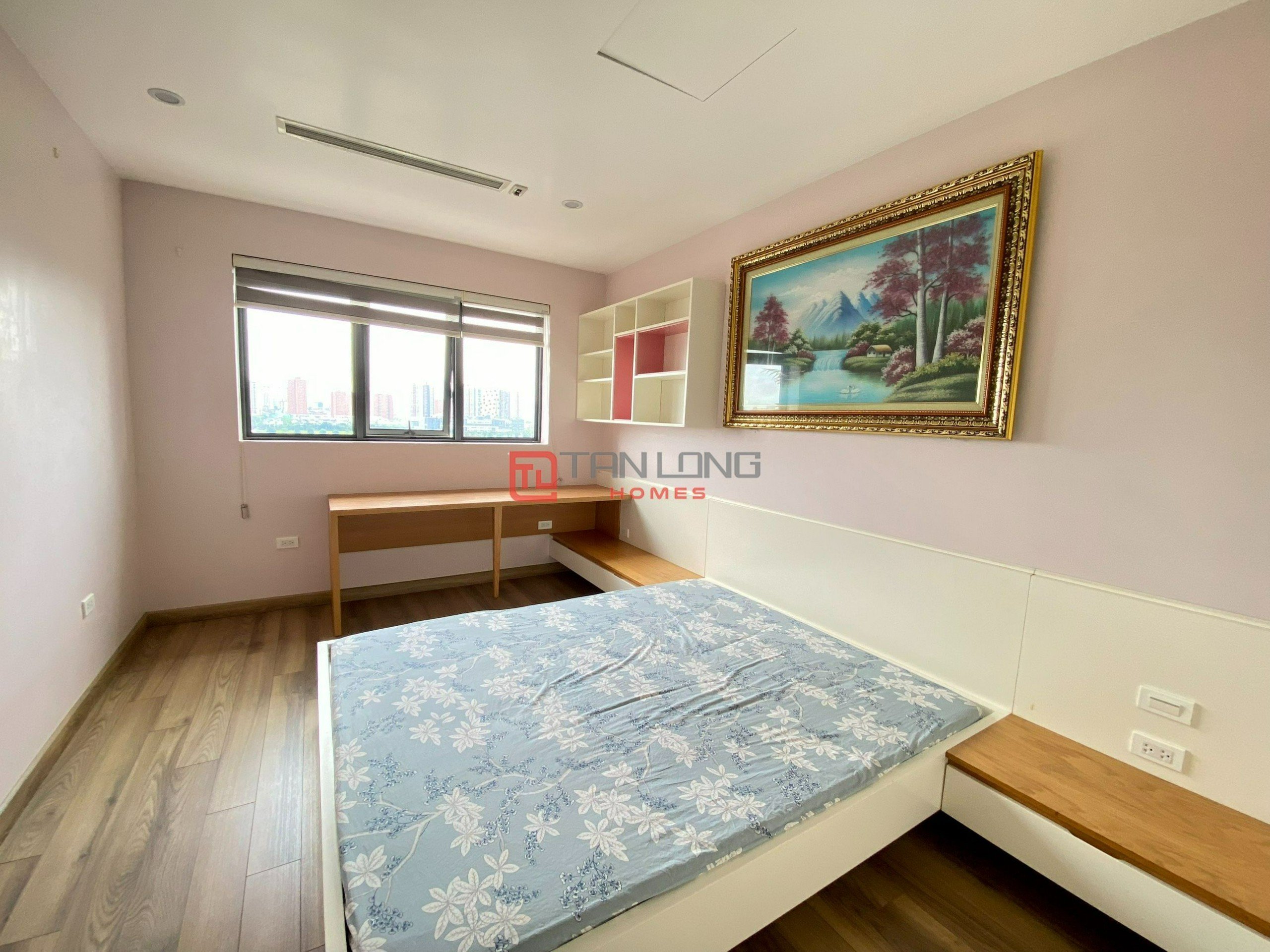 130 m2 airy apartment for sale in Diplomatic Corps 6