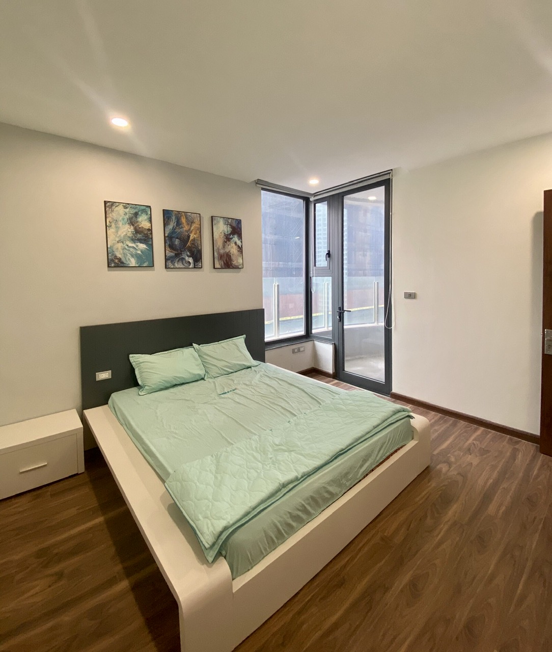 137m2 4-bedroom apartment for rent in N01T8 Diplomatic Corps 12