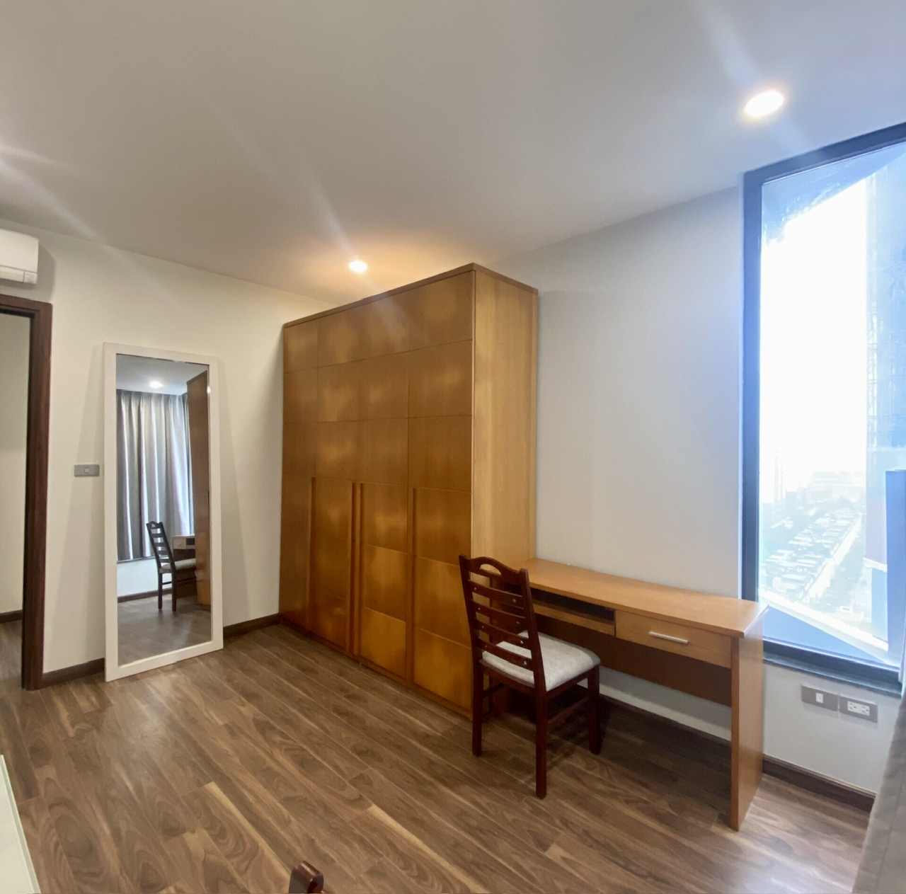 137m2 4-bedroom apartment for rent in N01T8 Diplomatic Corps 13