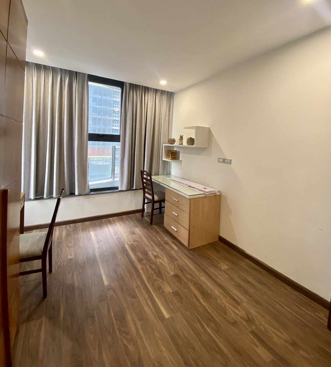 137m2 4-bedroom apartment for rent in N01T8 Diplomatic Corps 14