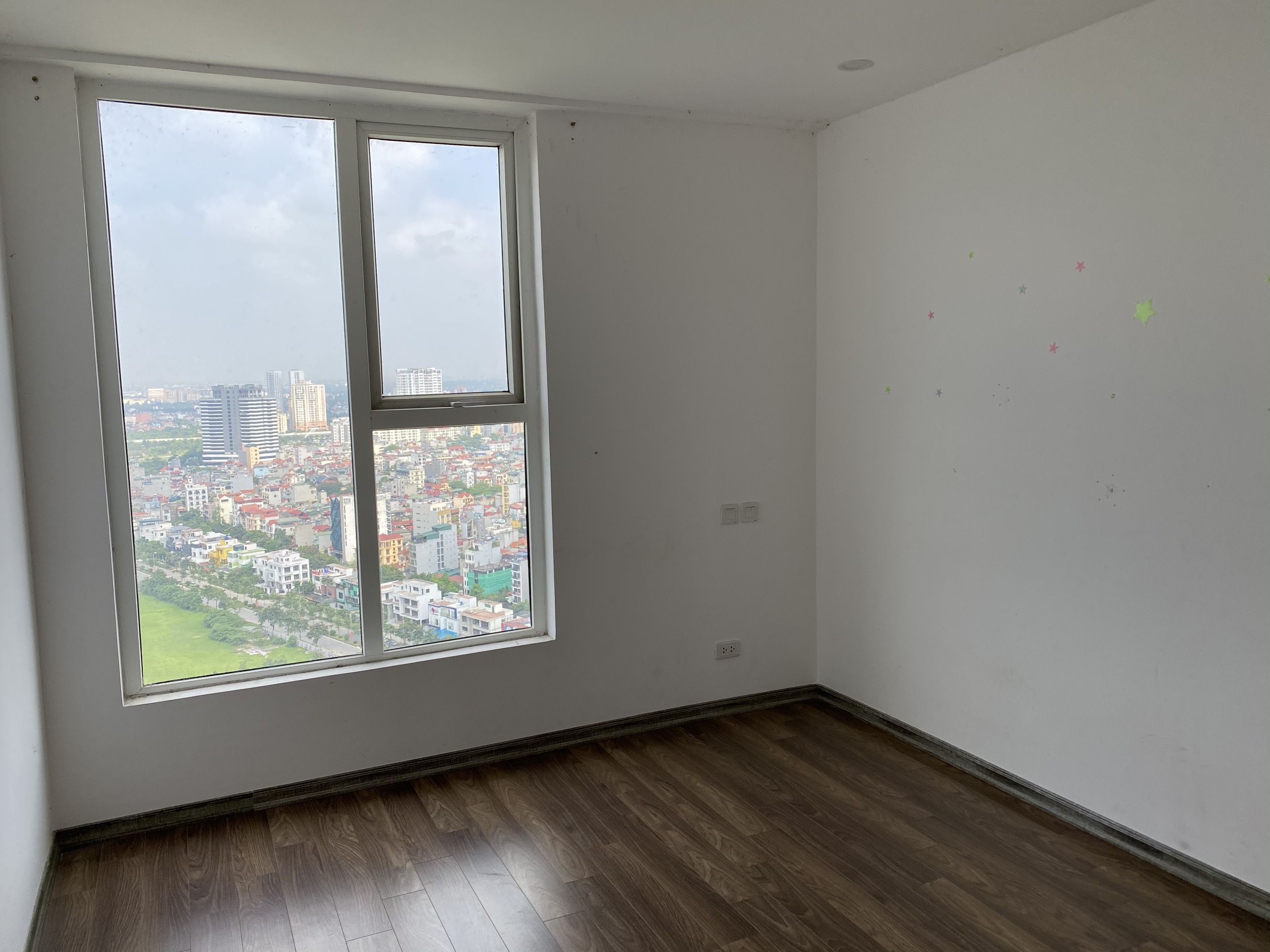 3 bedroom apartment basicaly furnished for rent in N02T3 Quang Minh Tower 5