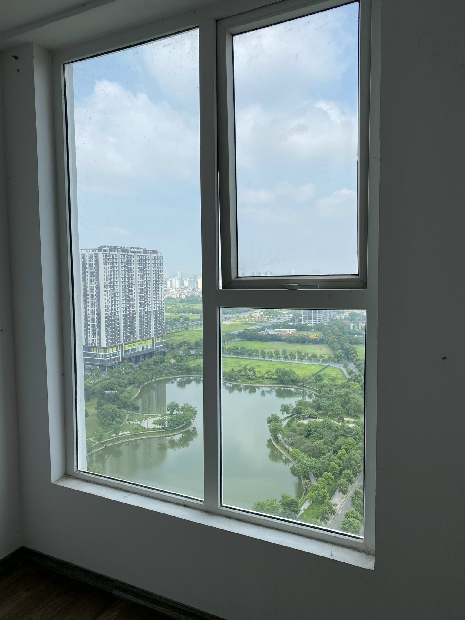 3 bedroom apartment basicaly furnished for rent in N02T3 Quang Minh Tower 6