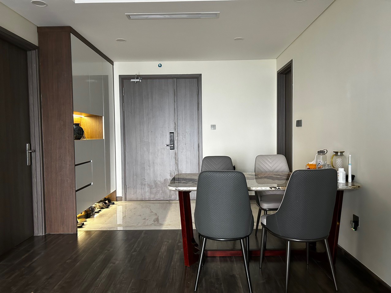A 105sqm 3-bedroom apartment for rent at N01T7 Building Ngoai Giao Doan - East-facing balcony with West Lake View 3