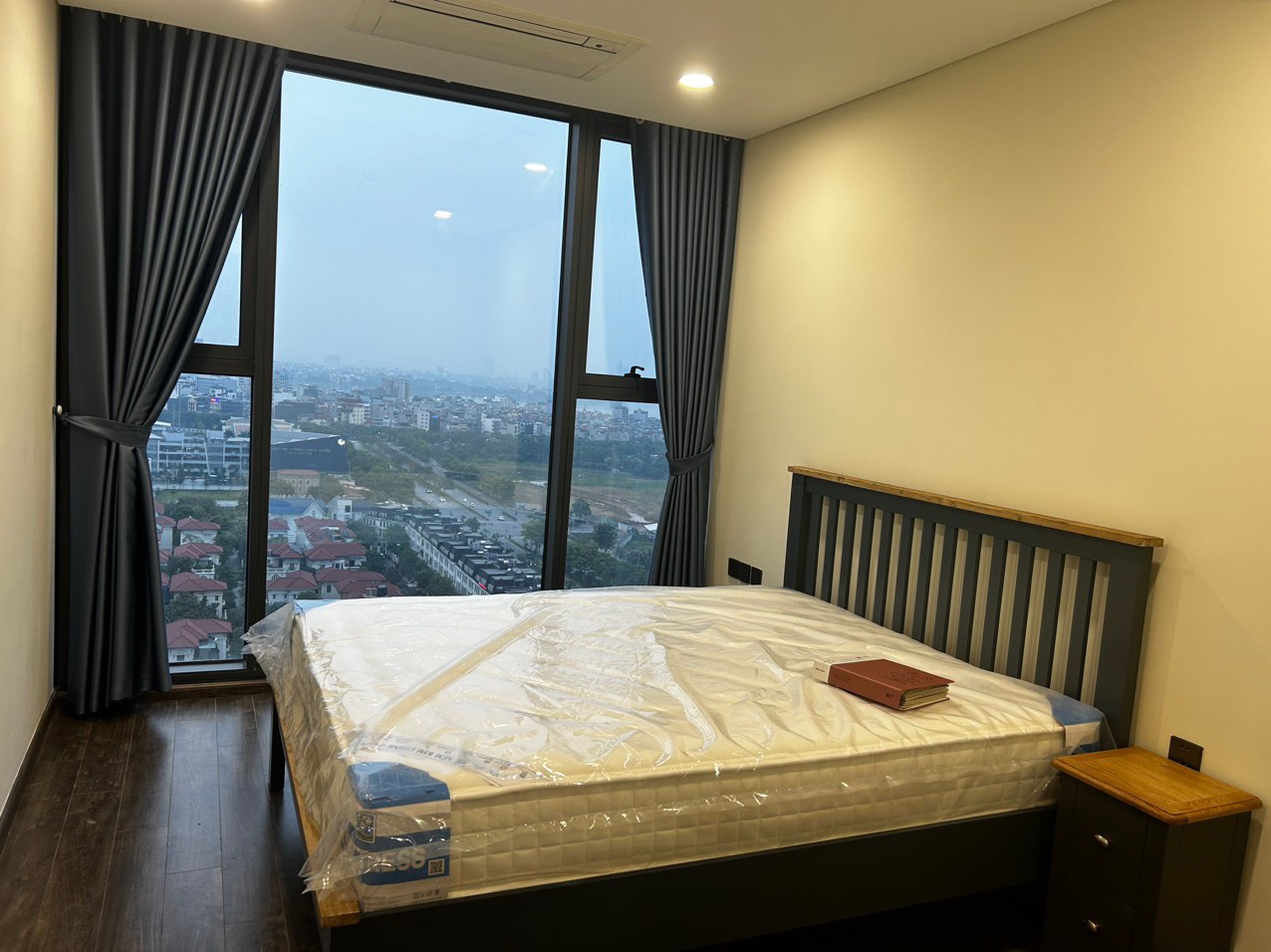 A 105sqm 3-bedroom apartment for rent at N01T7 Building Ngoai Giao Doan - East-facing balcony with West Lake View 4