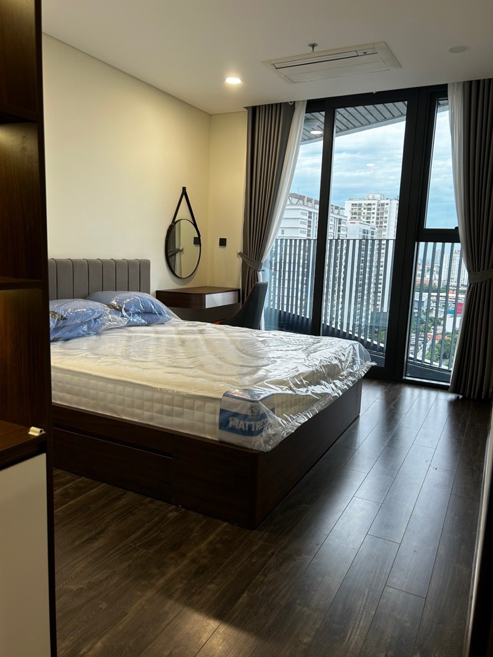 A 105sqm 3-bedroom apartment for rent at N01T7 Building Ngoai Giao Doan - East-facing balcony with West Lake View 6