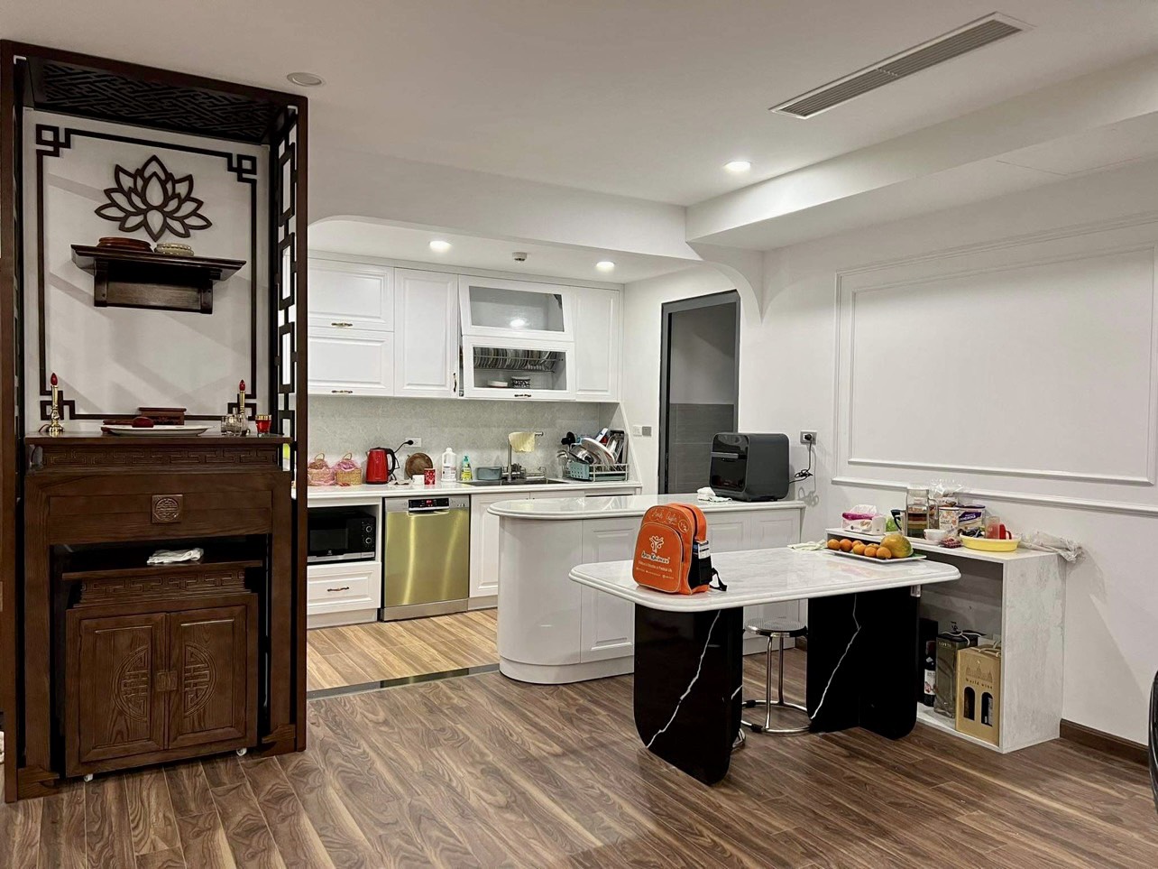 A 121m2 3-bedroom apartment for sale in Diplomatic Corps 4