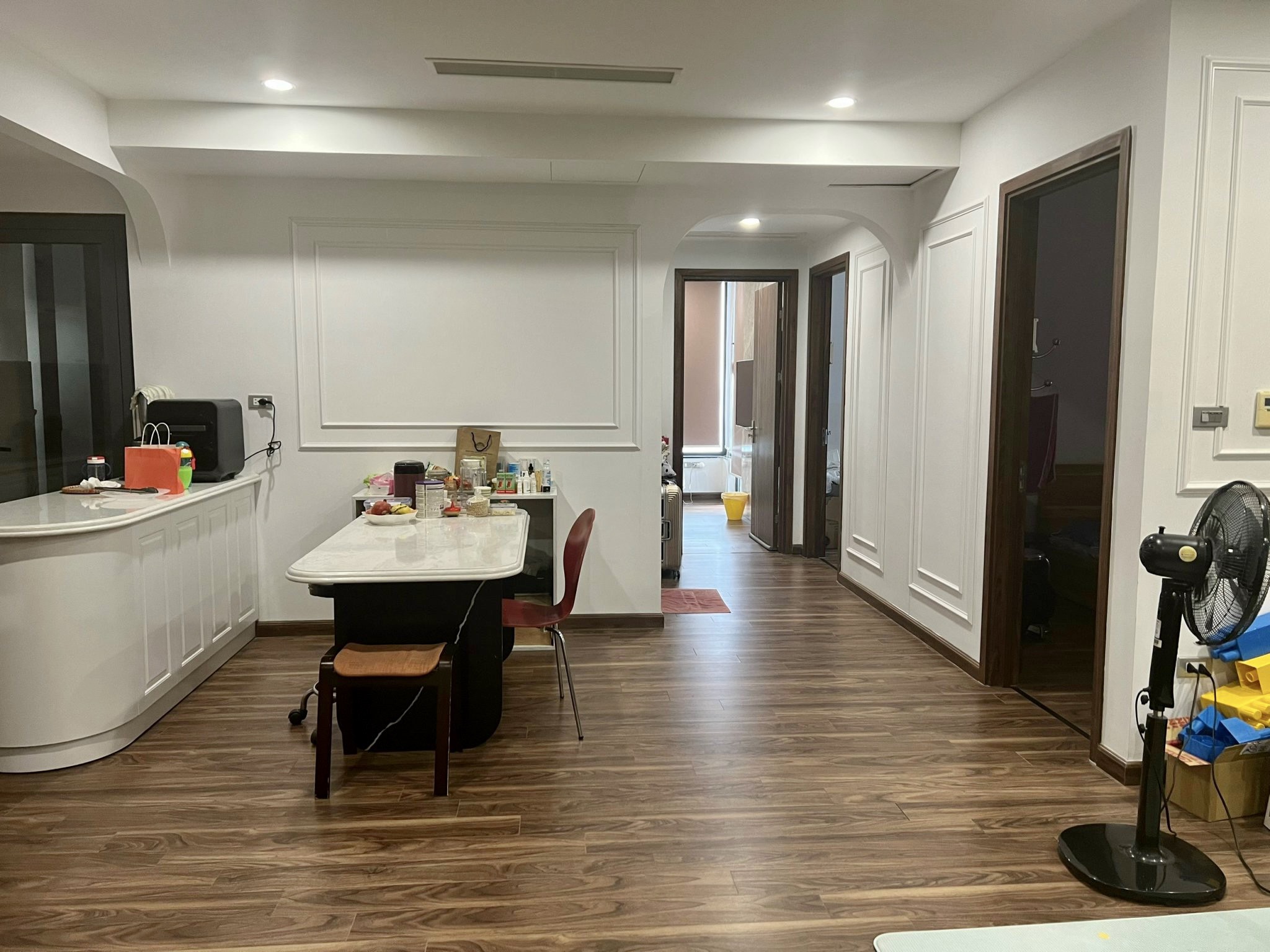 A 121m2 3-bedroom apartment for sale in Diplomatic Corps 8