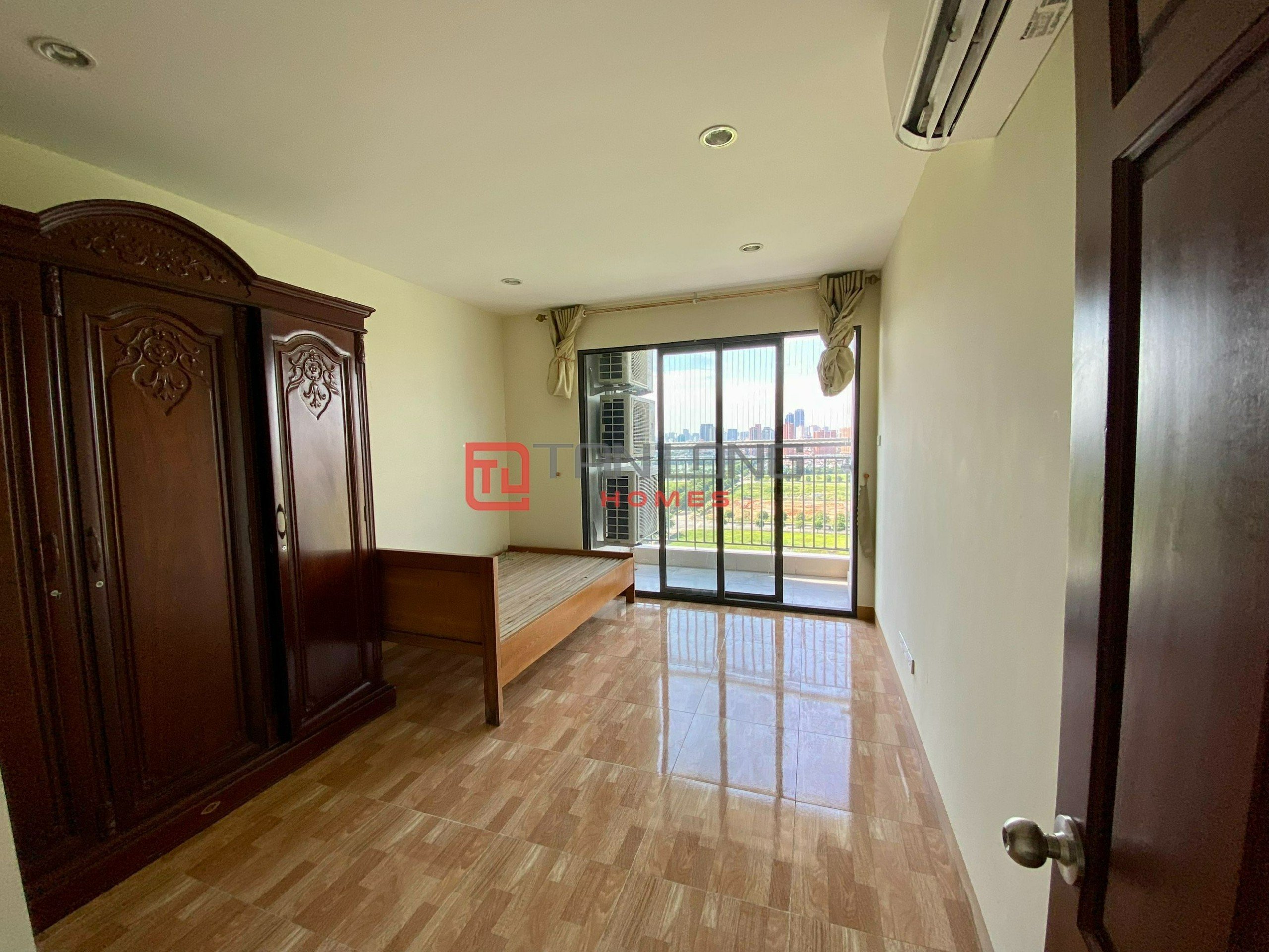 A charming 3-bedroom apartment for rent in N01T2 Diplomatic Corps 12