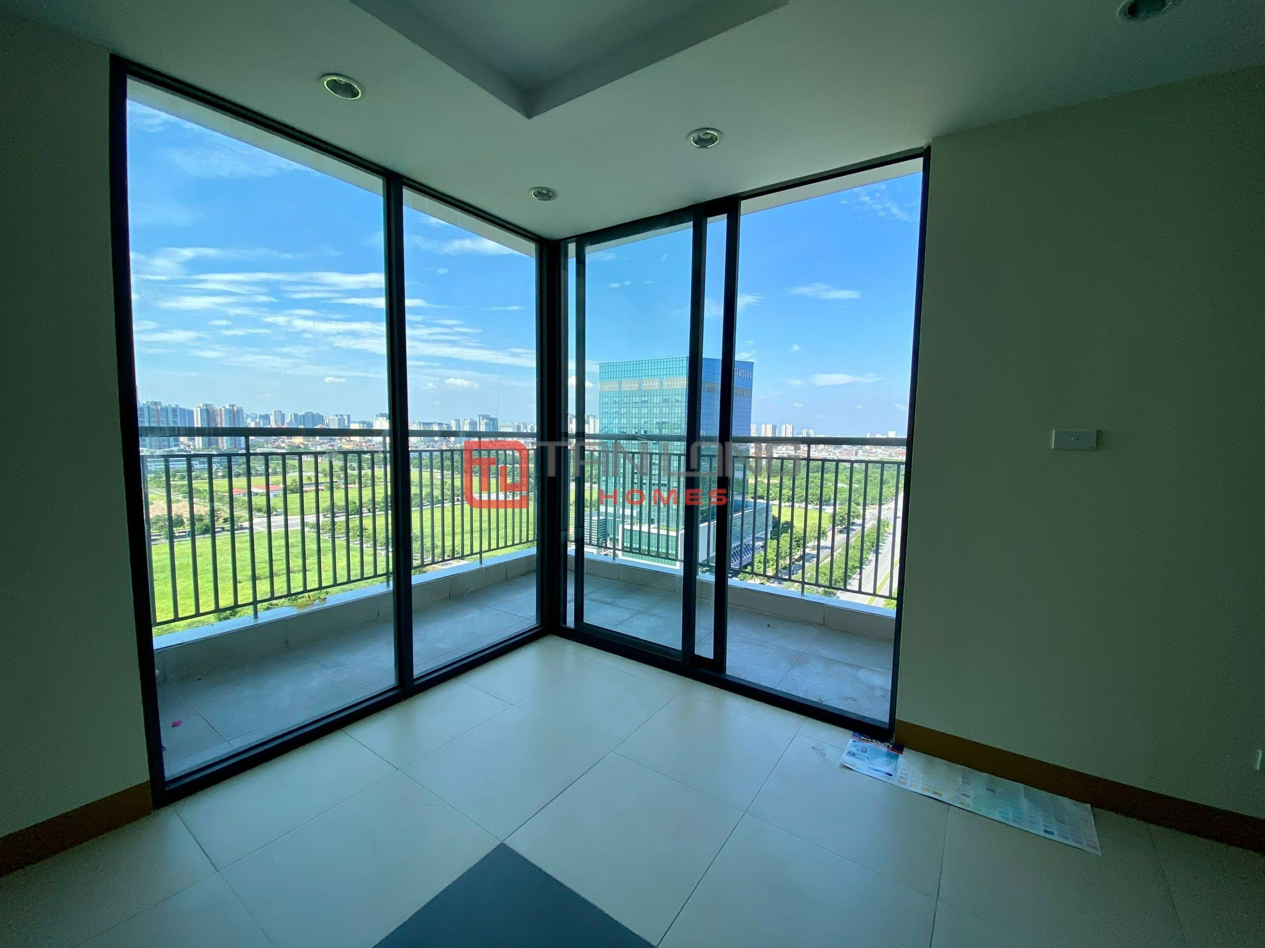 A charming 3-bedroom apartment for rent in N01T2 Diplomatic Corps 4