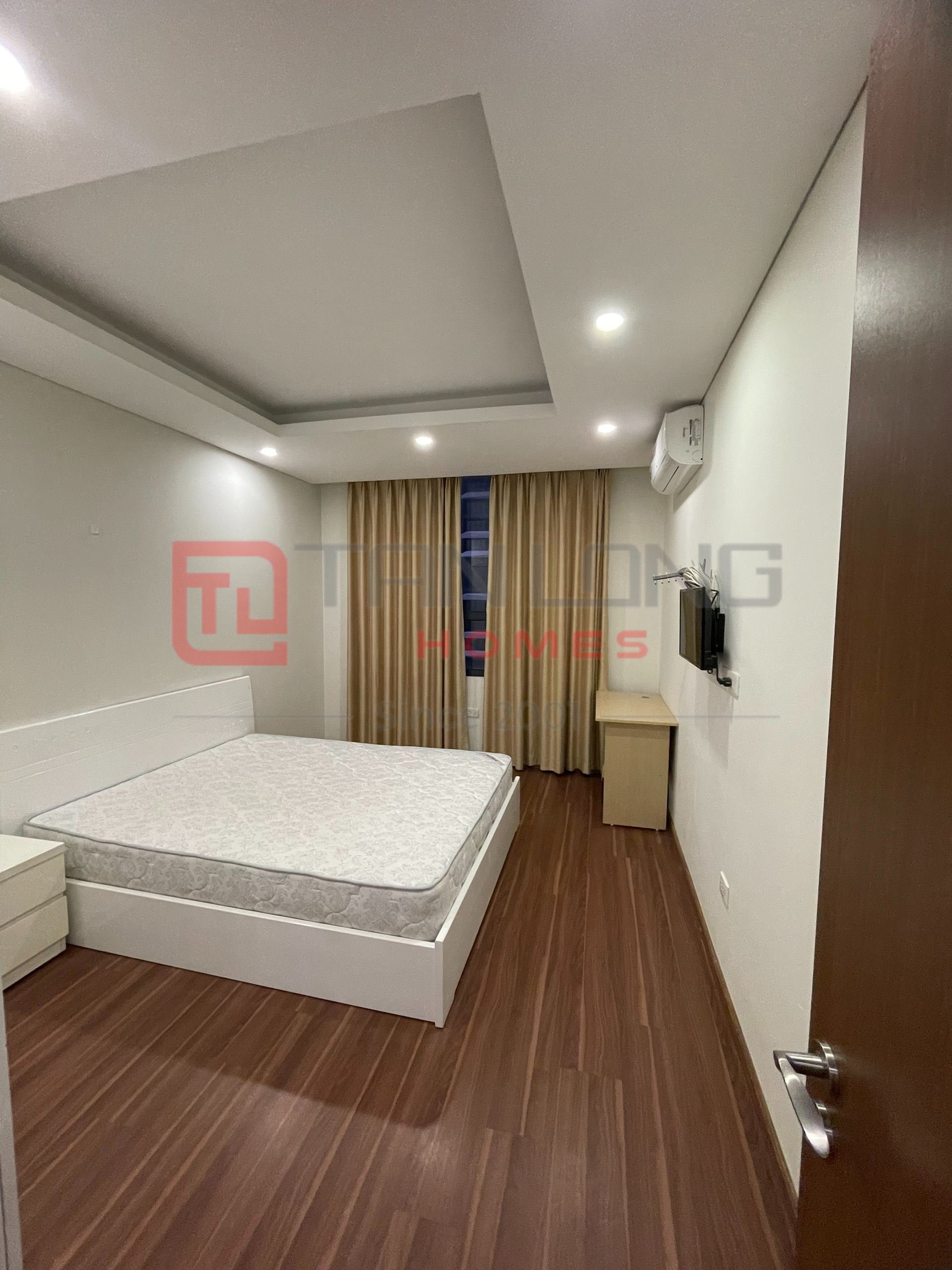 A lovely conner apartment with 3 bedrooms, 101m2 in N01T5 Ngoai Giao Doan for rent 6