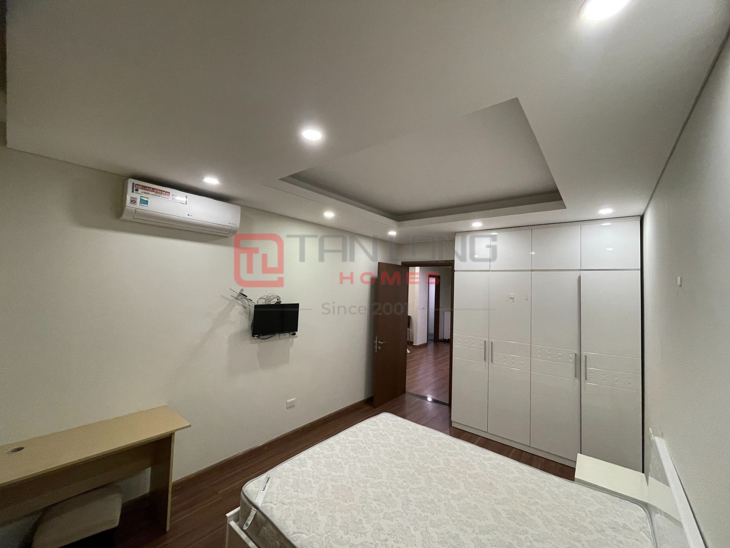 A lovely conner apartment with 3 bedrooms, 101m2 in N01T5 Ngoai Giao Doan for rent 7