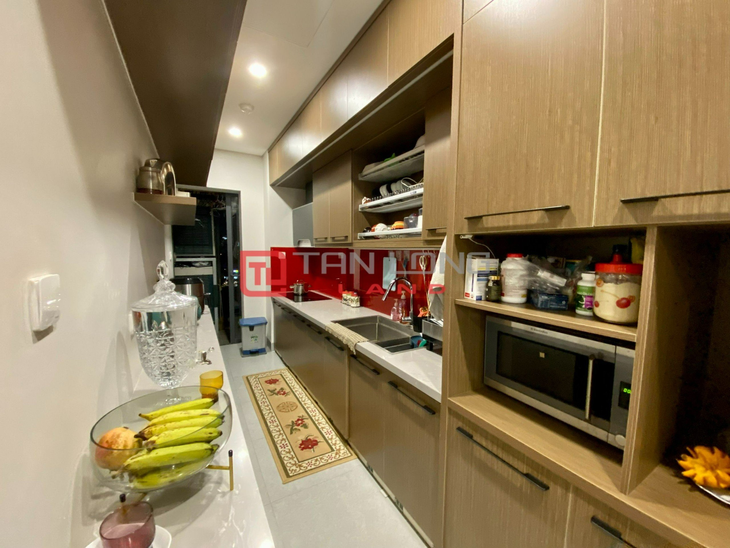 An exquisite conner 3-bedroom apartment in Diplomatic Corps 2