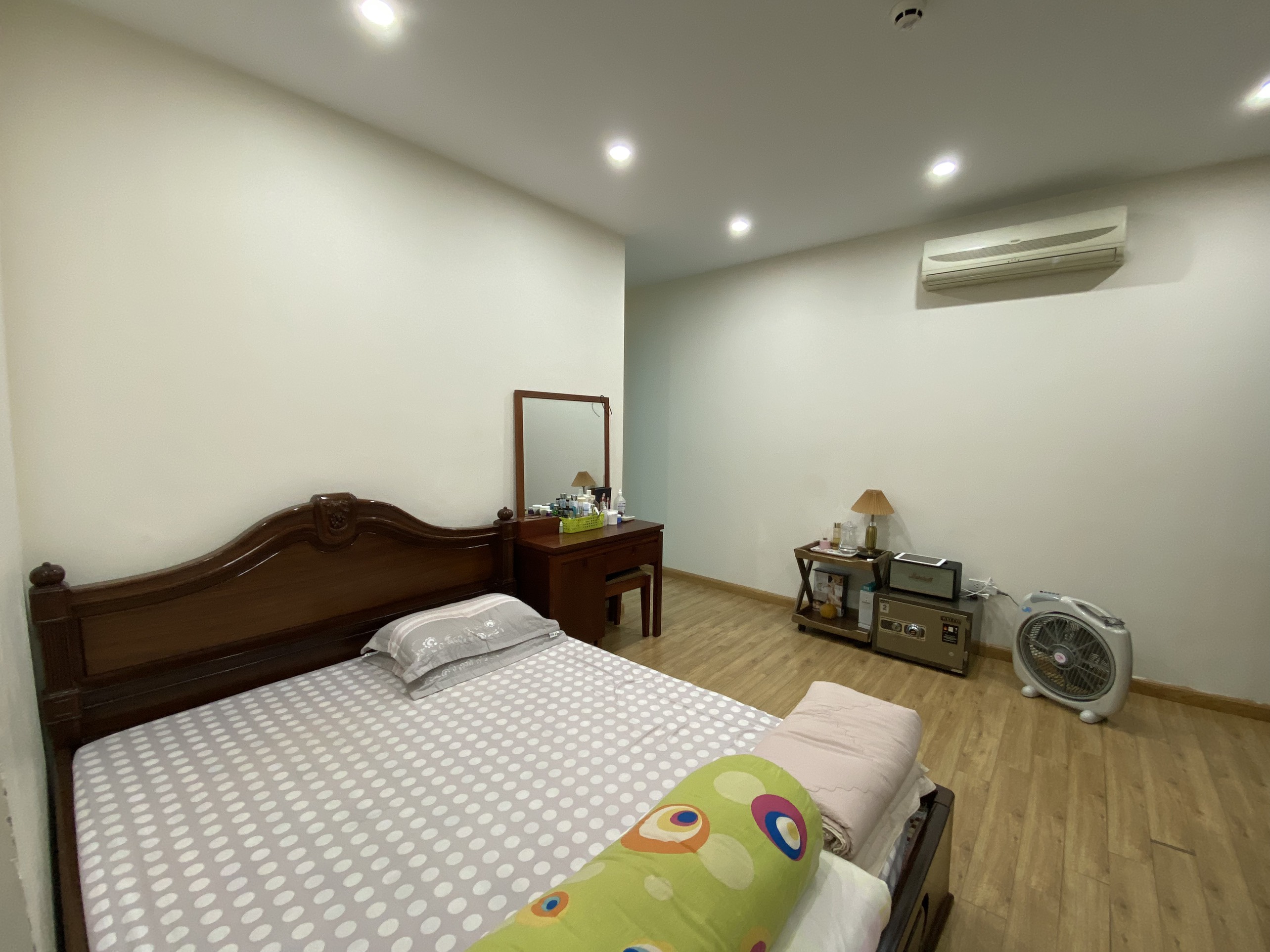 Bán căn 2 ngủ 81,5m2 tầng trung view thoáng tòa N04A Ngoại Giao Đoàn 6