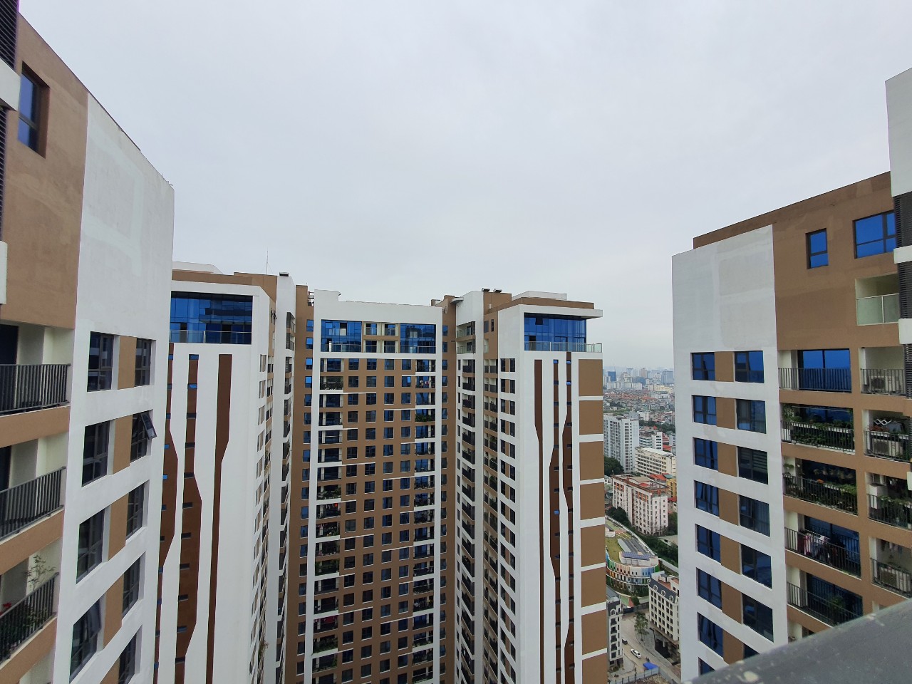 Bán căn 2 ngủ hướng mát view nội khu chung cư 6th Element 8