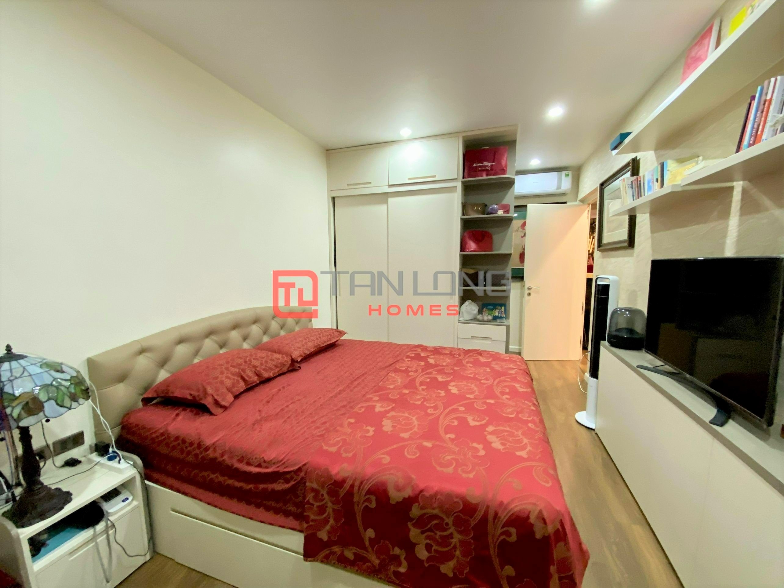 Bán căn 3 ngủ 103m2 full đồ view công viên hồ điều hòa tại N03T1 Ngoại Giao Đoàn 11