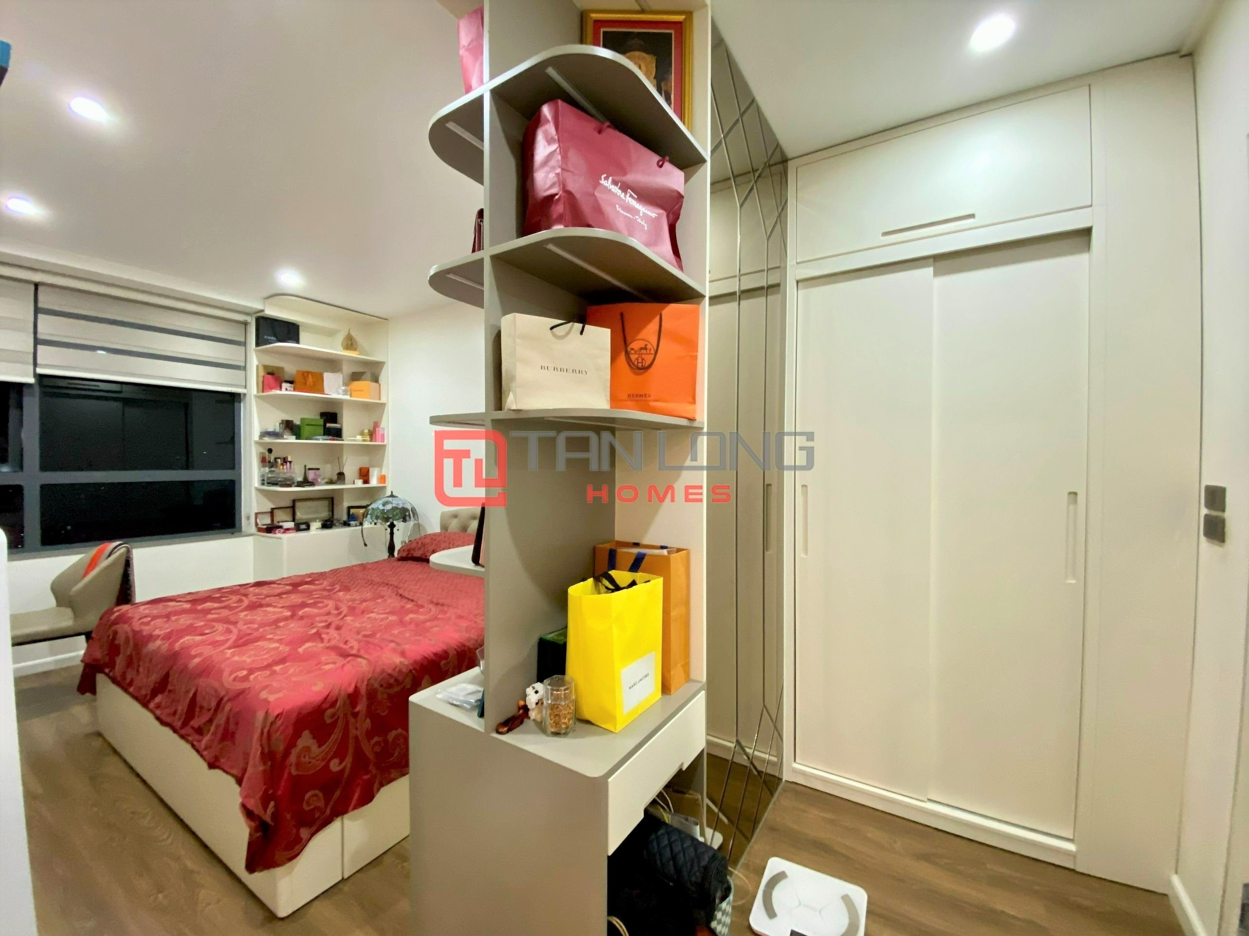 Bán căn 3 ngủ 103m2 full đồ view công viên hồ điều hòa tại N03T1 Ngoại Giao Đoàn 13
