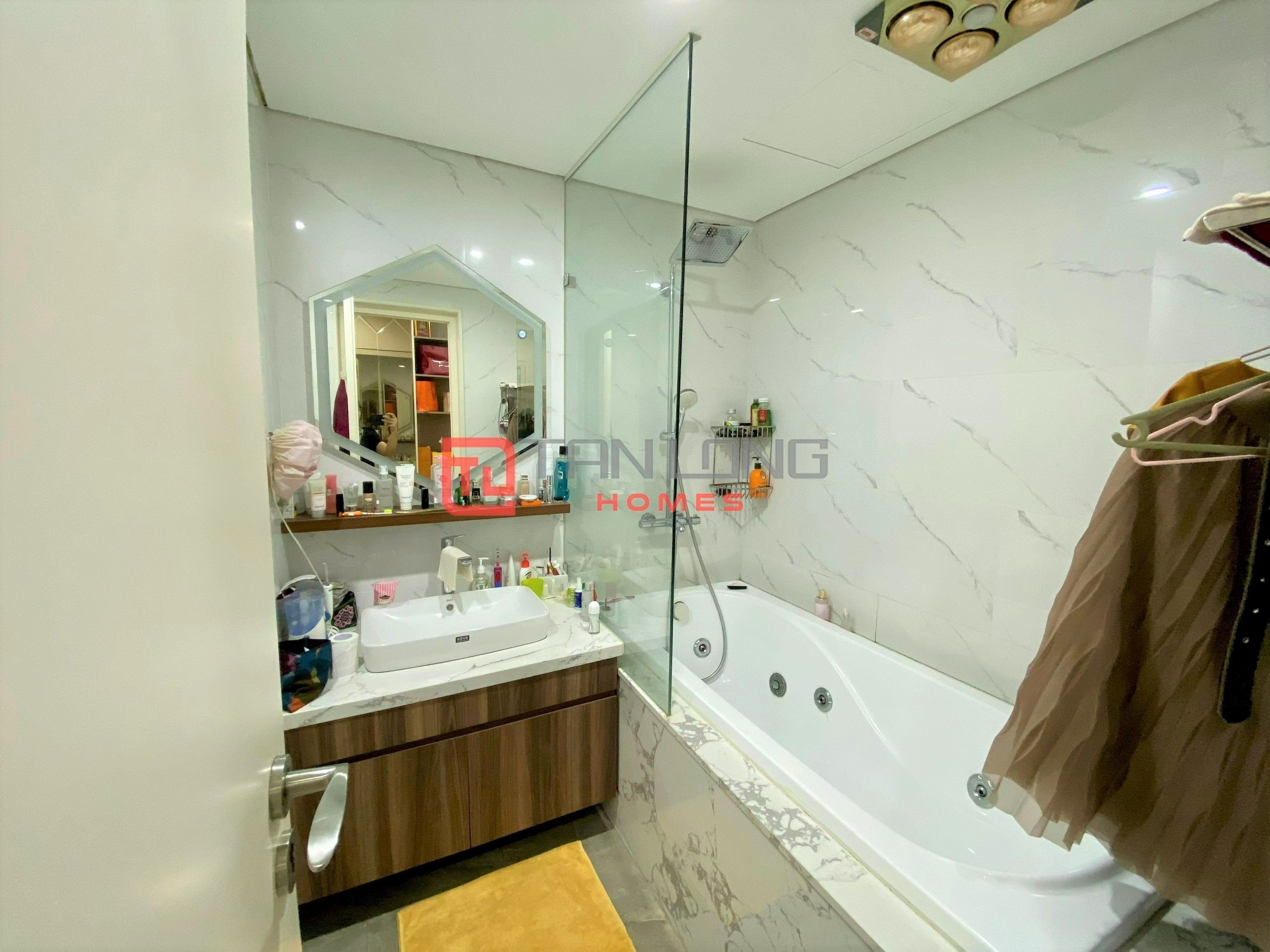 Bán căn 3 ngủ 103m2 full đồ view công viên hồ điều hòa tại N03T1 Ngoại Giao Đoàn 14