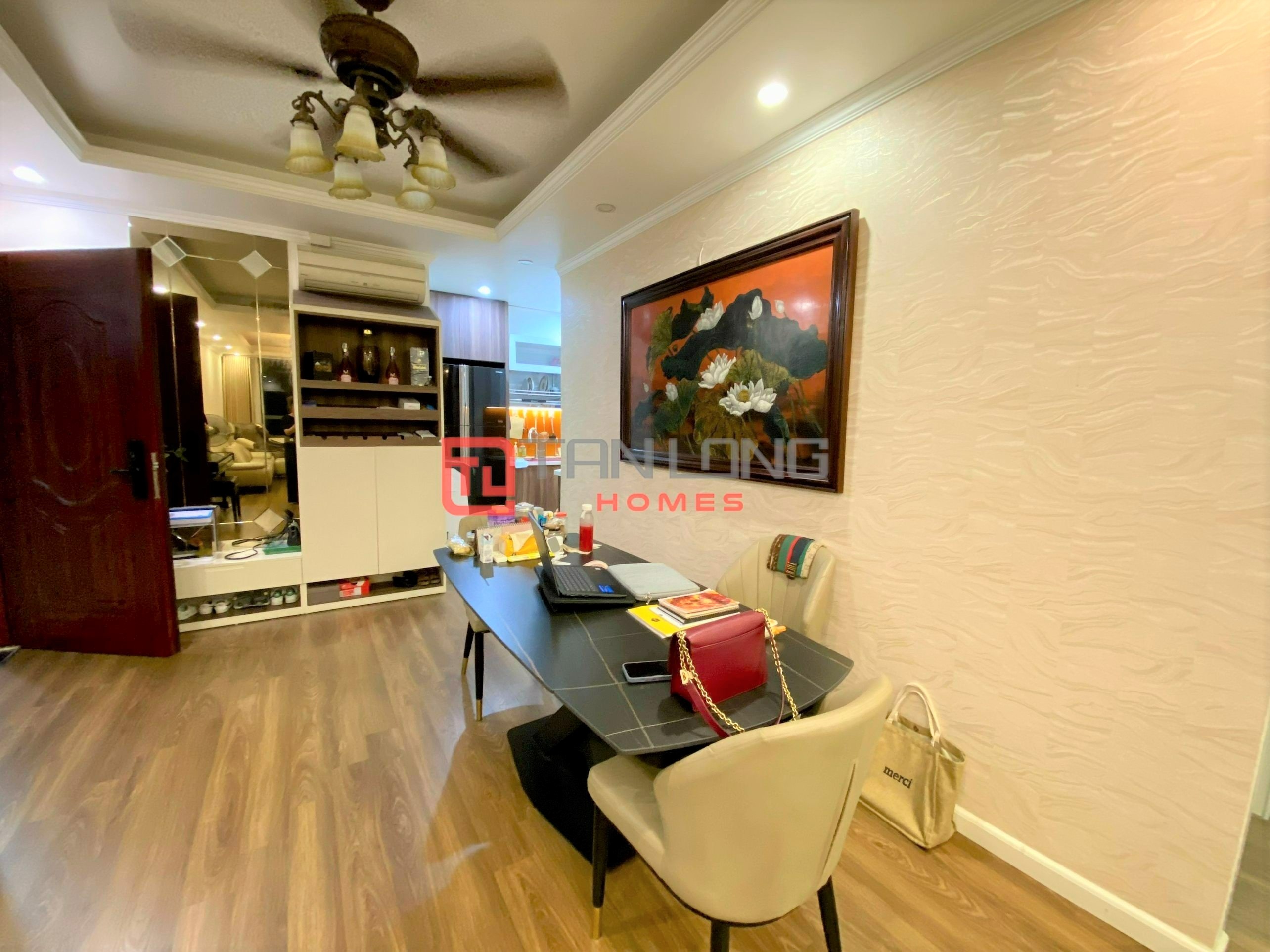 Bán căn 3 ngủ 103m2 full đồ view công viên hồ điều hòa tại N03T1 Ngoại Giao Đoàn 4