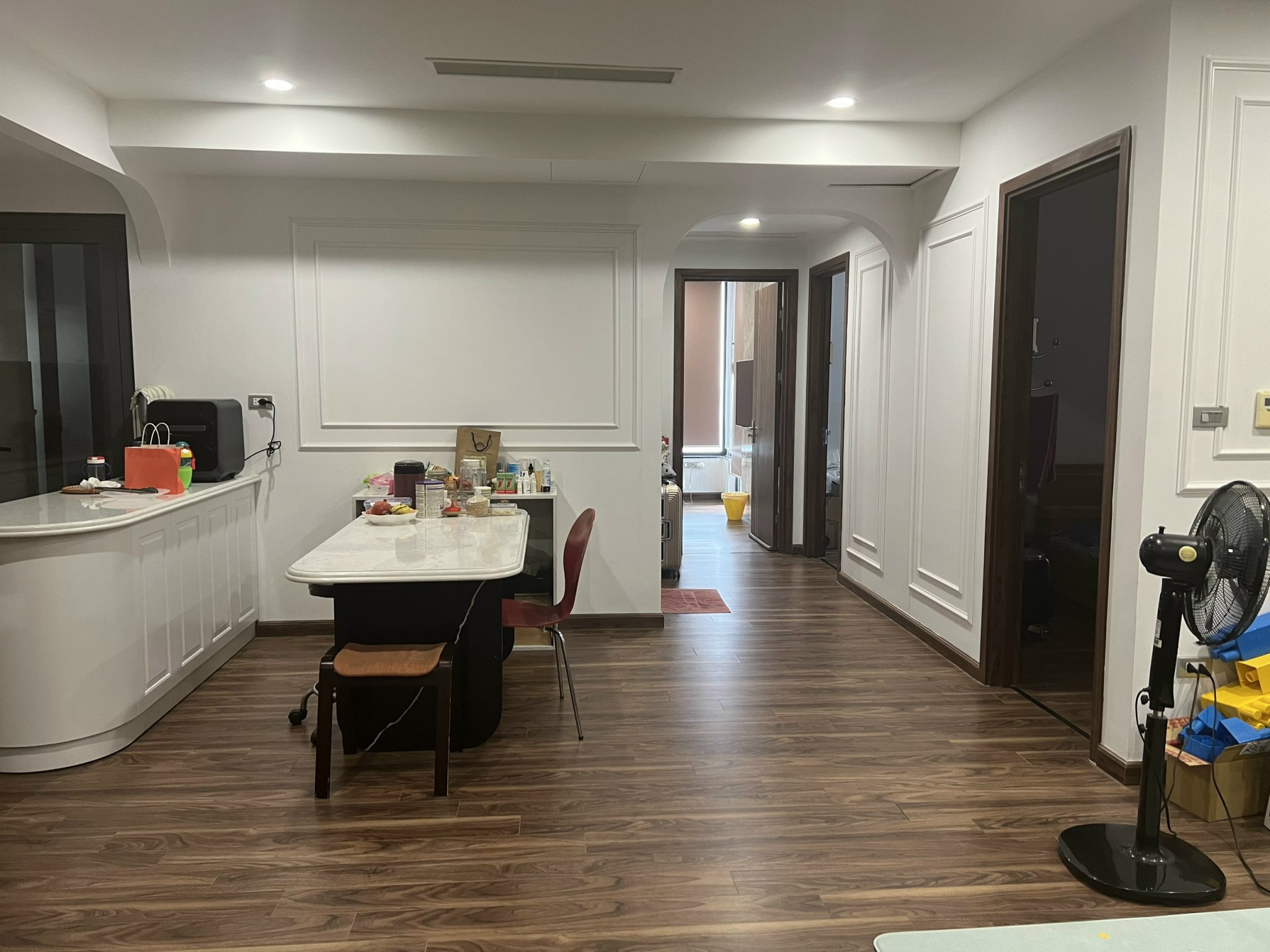 Bán căn 3 ngủ 121m2 tầng cao full đồ, có slot ô tô tòa N01T8 Ngoại Giao Đoàn 3