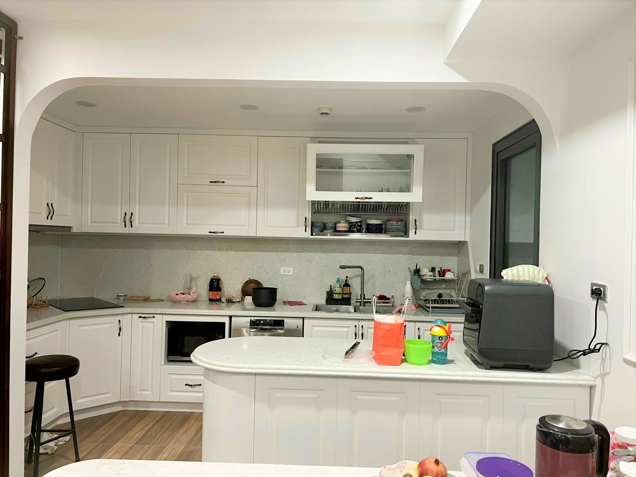 Bán căn 3PN/122m2 full đồ mới view cực đẹp, sẵn 2 slot ô tô tòa N01T8 3