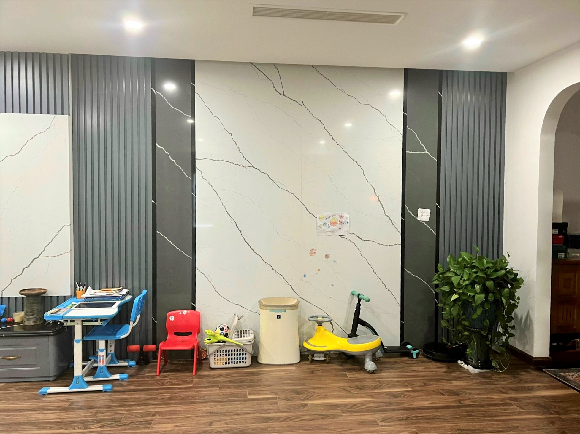 Bán căn 3PN/122m2 full đồ mới view cực đẹp, sẵn 2 slot ô tô tòa N01T8 4