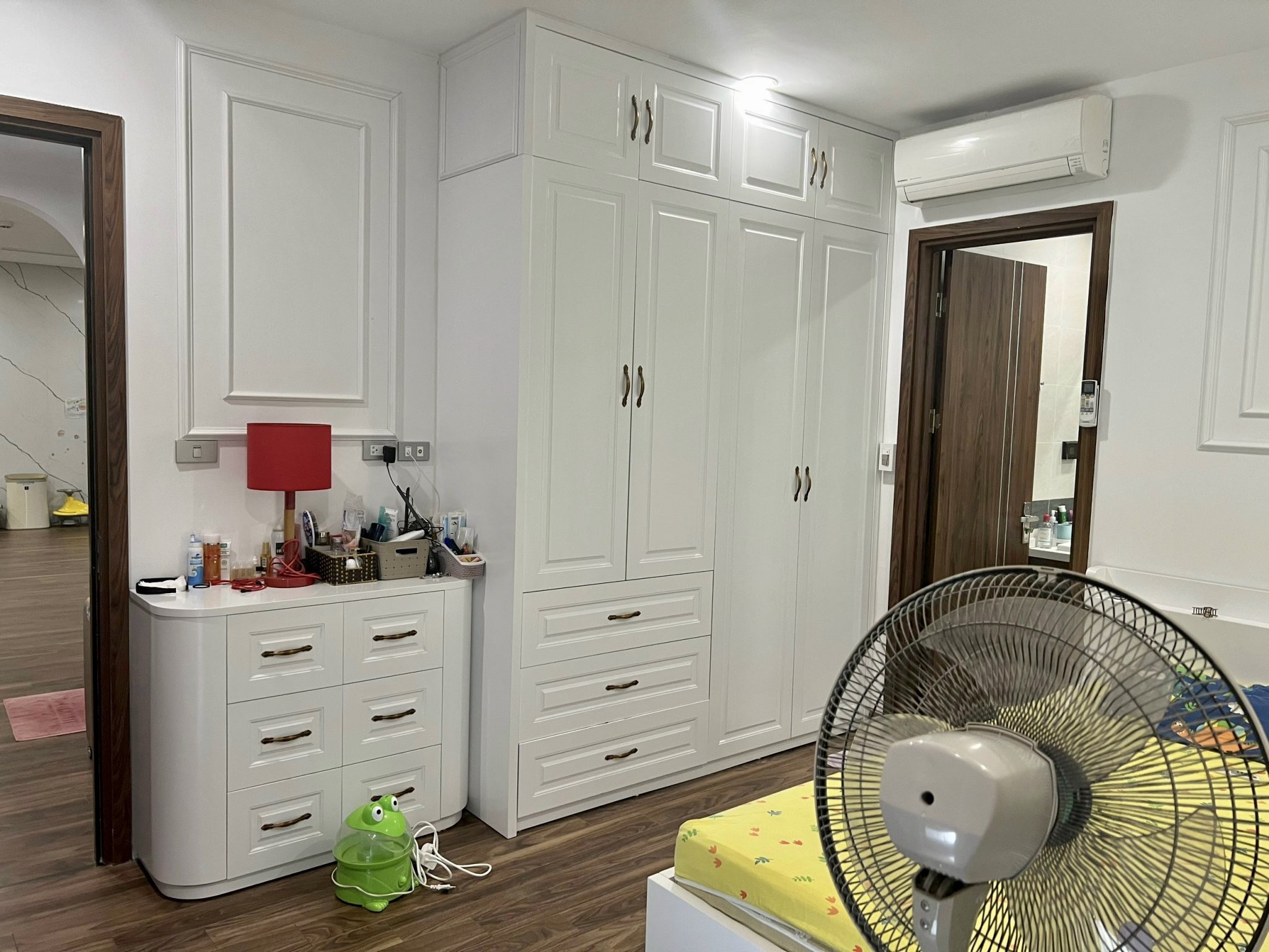 Bán căn 3PN/122m2 full đồ mới view cực đẹp, sẵn 2 slot ô tô tòa N01T8 7
