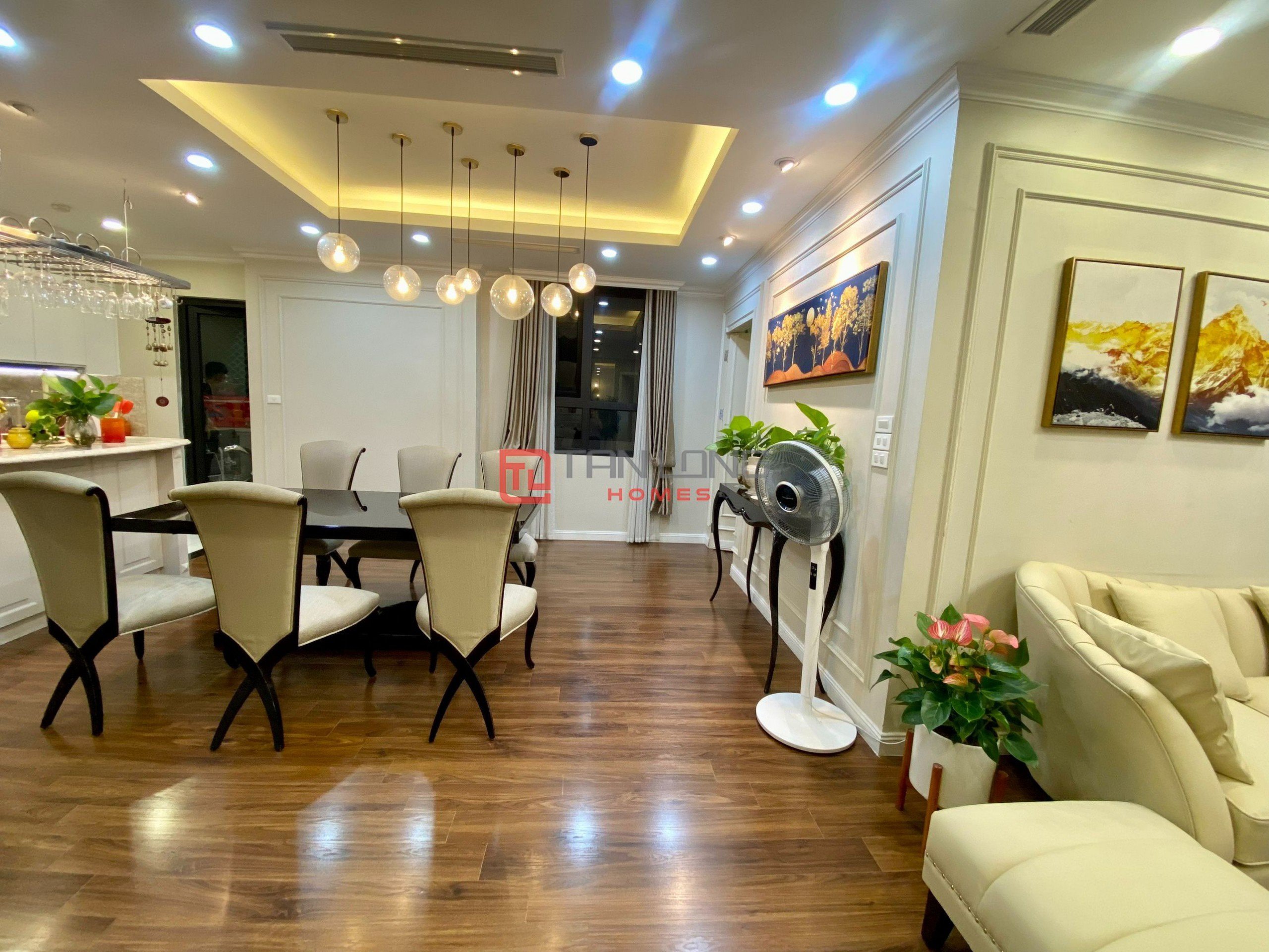 Bán căn 3PN/132m2 full đồ, mới sửa đẹp view trực diện Hồ, sẵn slot ô tô tòa N01T1 2