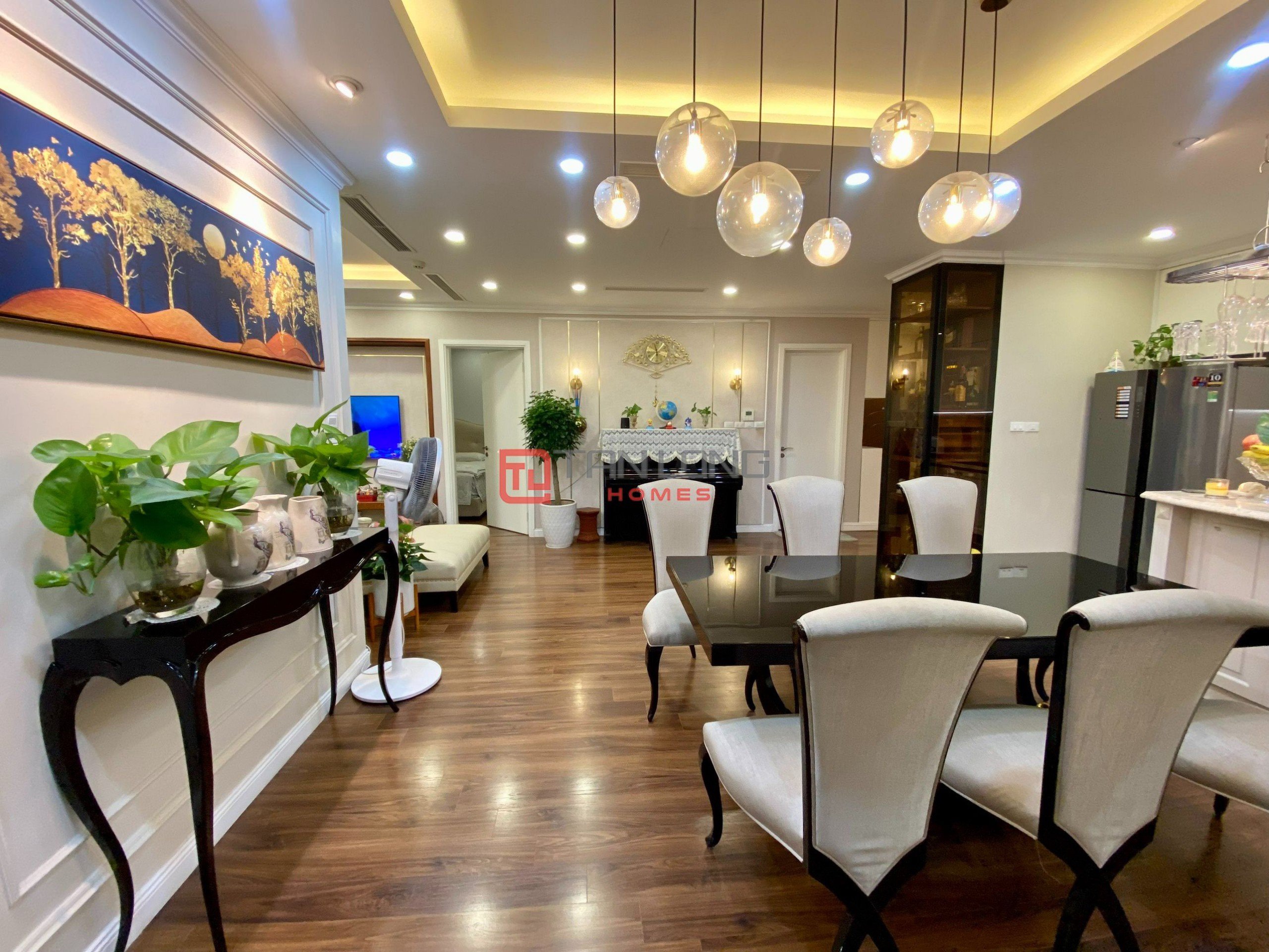 Bán căn 3PN/132m2 full đồ, mới sửa đẹp view trực diện Hồ, sẵn slot ô tô tòa N01T1 3