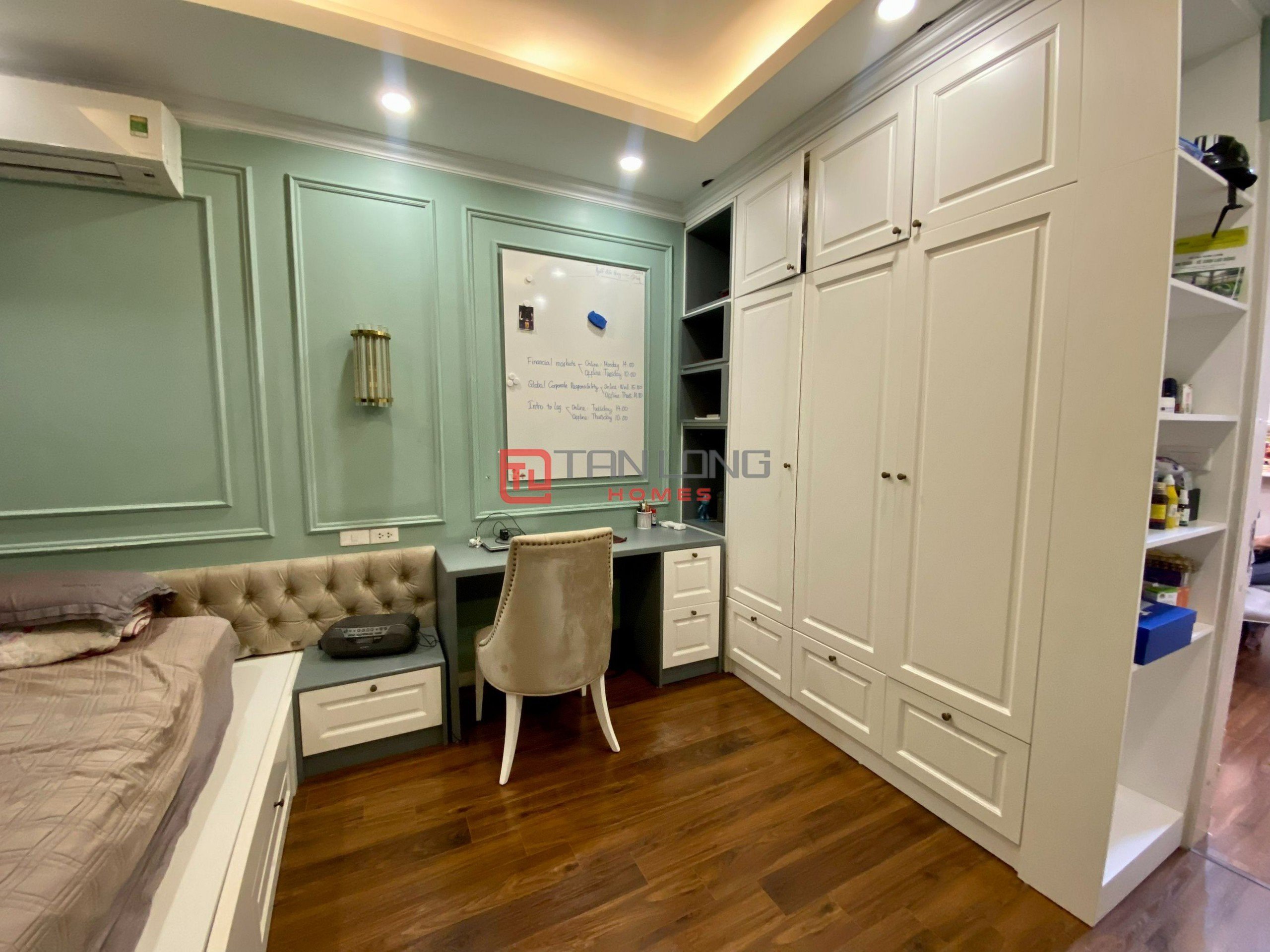 Bán căn 3PN/132m2 full đồ, mới sửa đẹp view trực diện Hồ, sẵn slot ô tô tòa N01T1 4