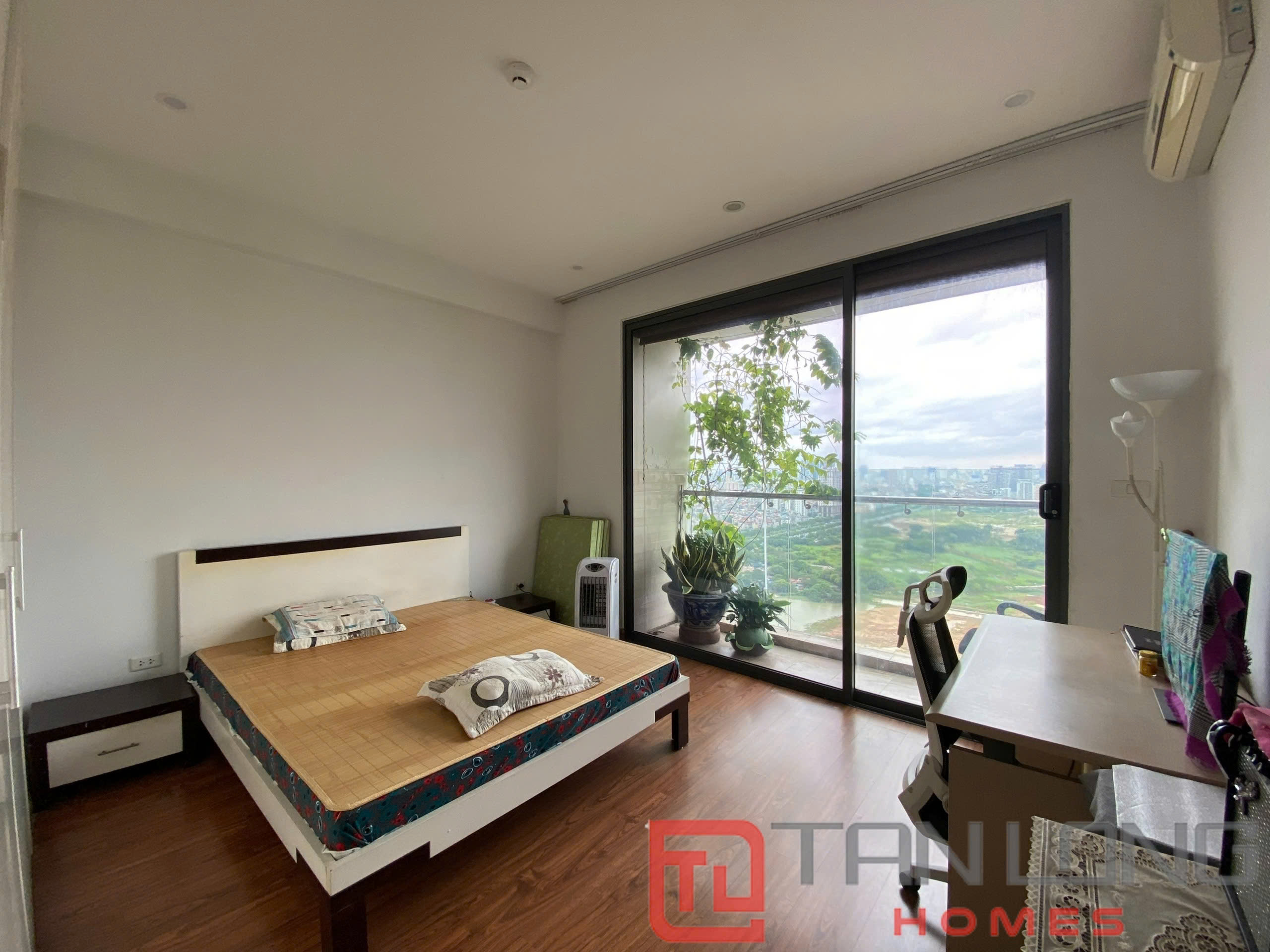 bán căn góc 151m2 3 phòng ngủ tòa N04B Ngoại giao đoàn cửa đông ban công Nam view hồ Tây sẵn sổ đỏ giá tốt 5