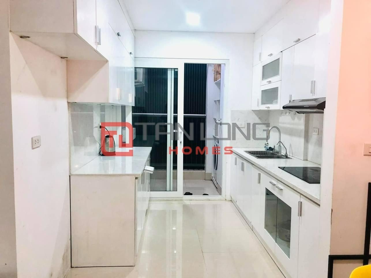 Bán căn góc 2PN/83,2m2 tầng cao, full đồ, sẵn sổ đỏ tòa N03T5 Ngoại Giao Đoàn 4