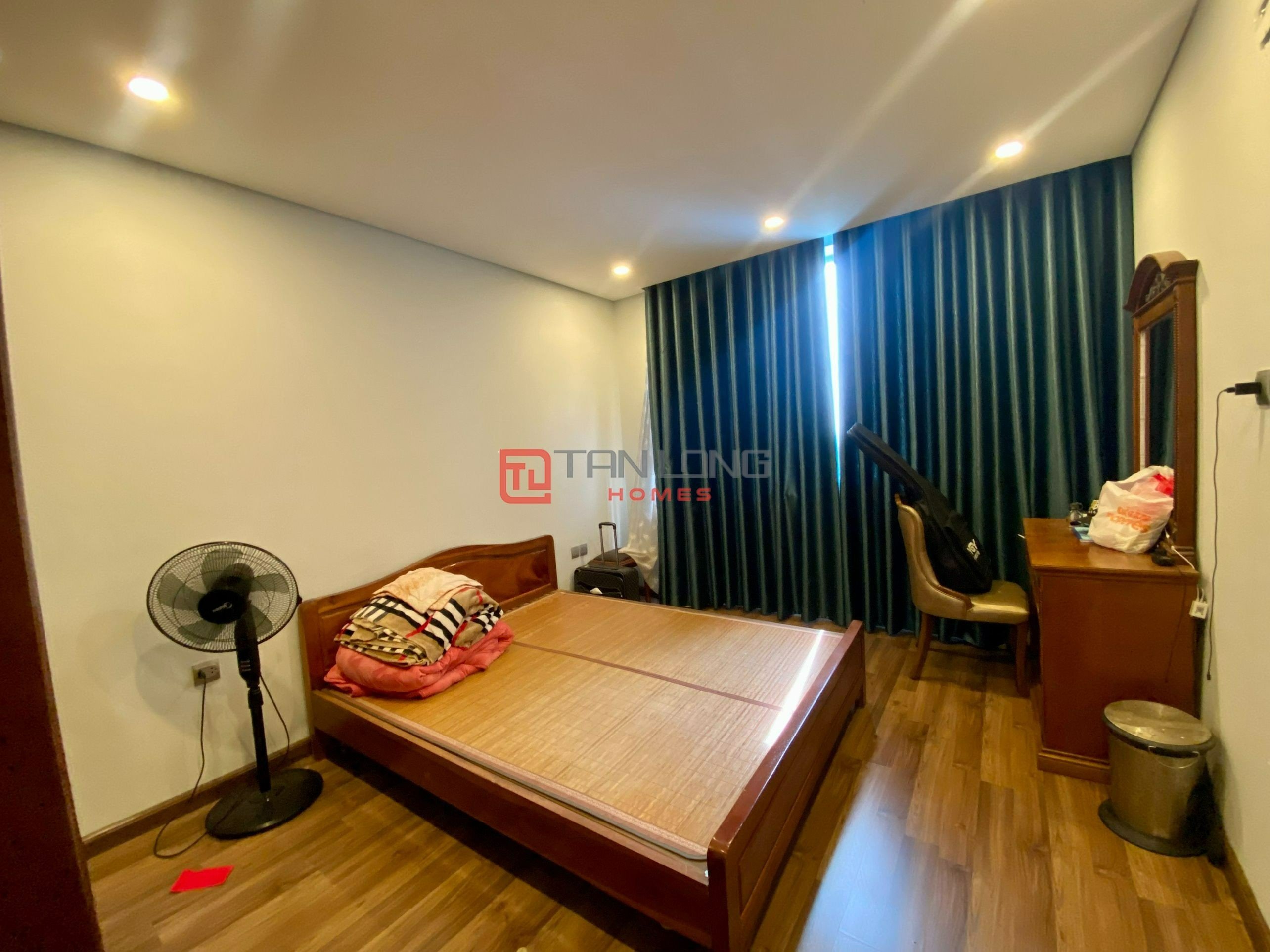 Bán căn góc 3 ngủ +1 DT 171m2 view Hồ Tây + Nhật Tân N03T2 Ngoại Giao Đoàn 8