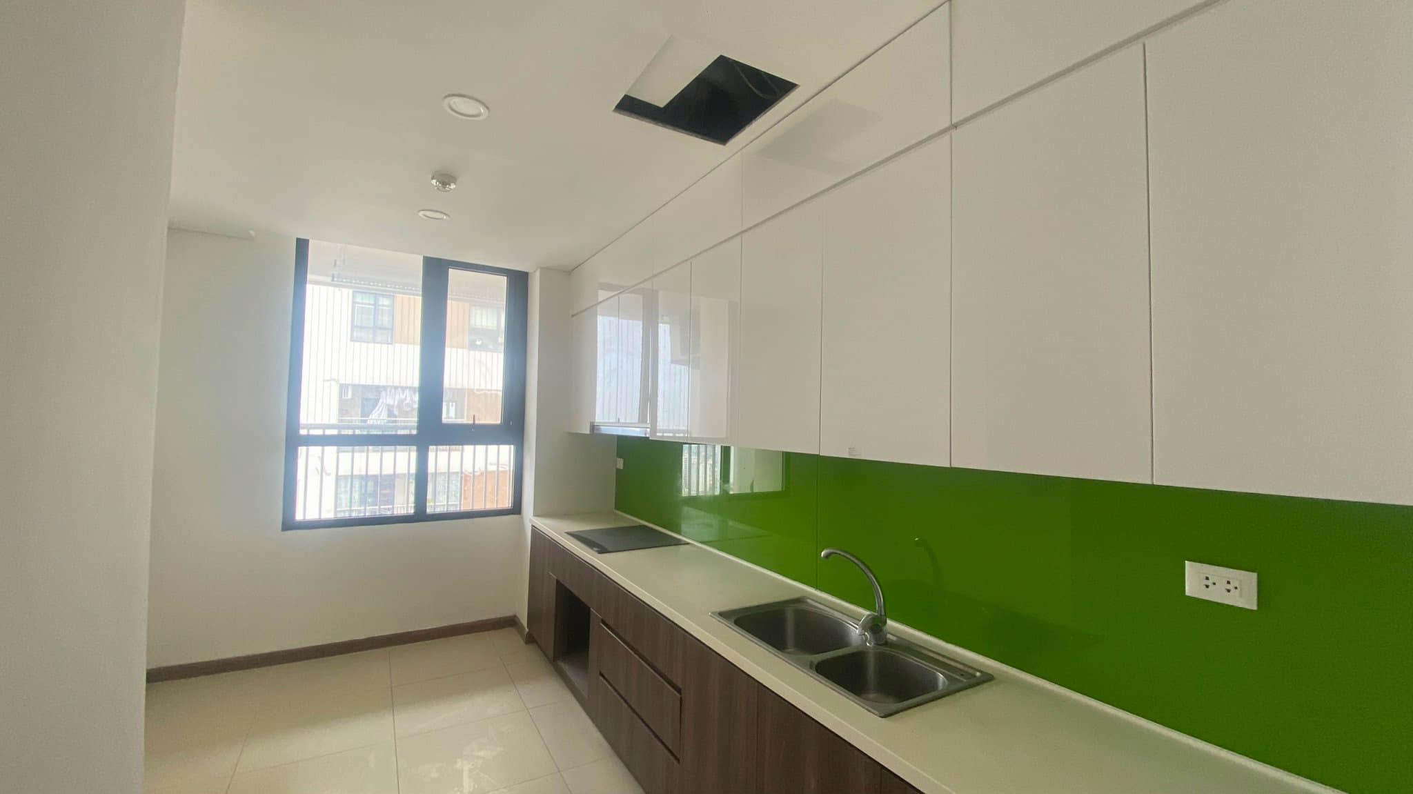 Bán căn góc 3 ngủ 122m2 tầng cao view hồ + công viên tại Ngoại Giao Đoàn 2