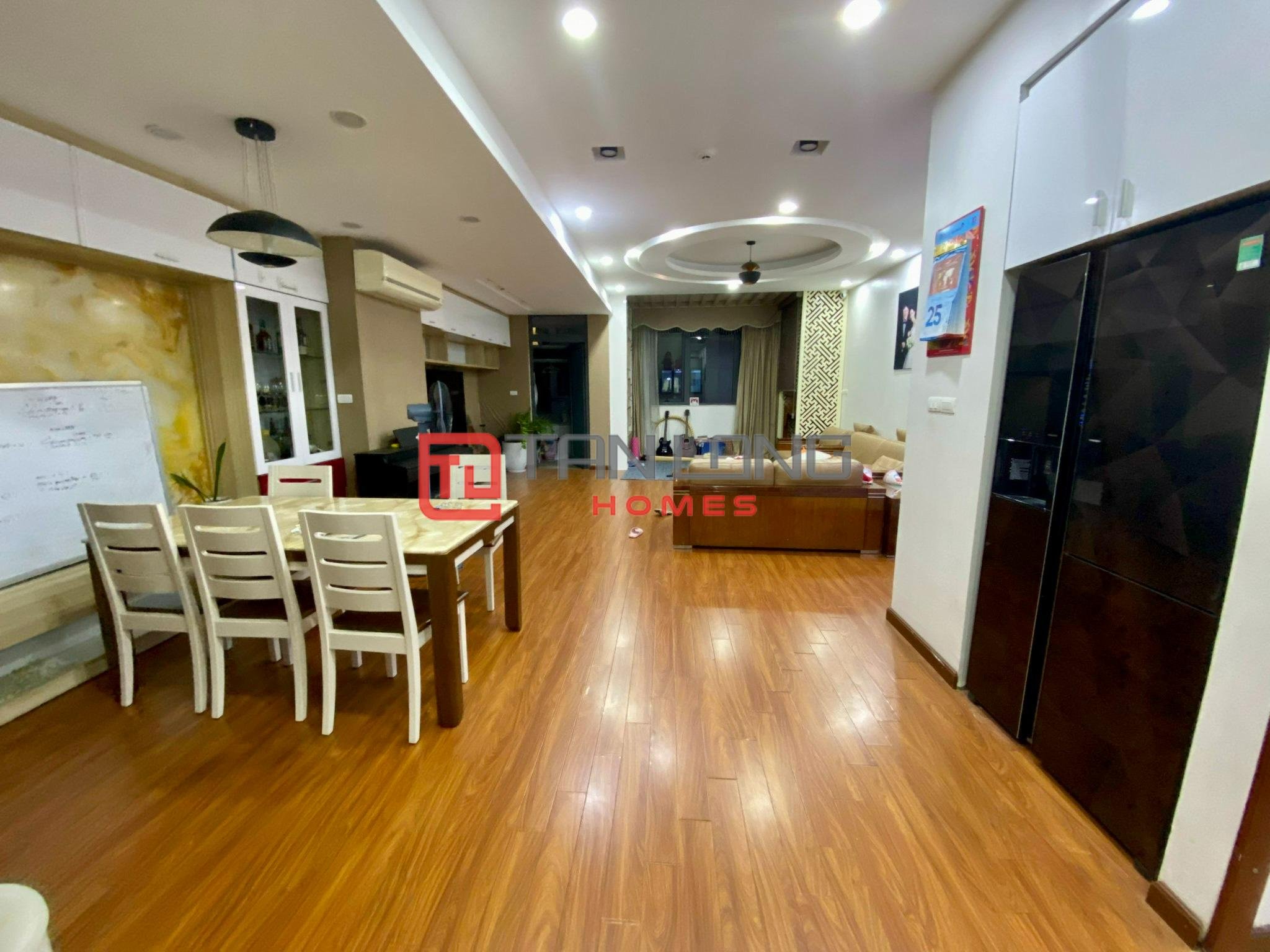 Bán căn góc 3 ngủ 151m2 full đồ liền tường tòa N04B Ngoại Giao Đoàn 2