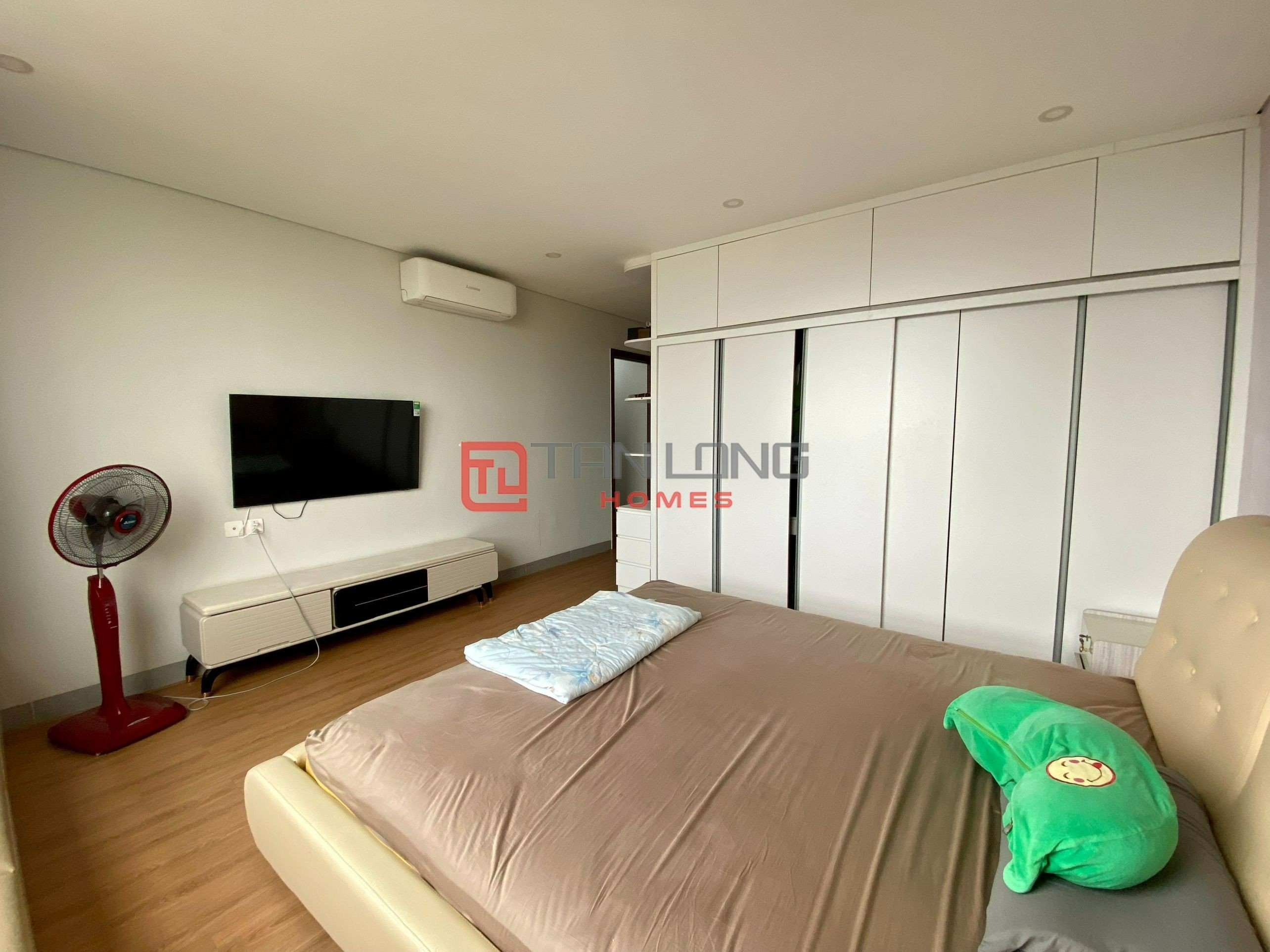 Bán căn góc 3PN/134m2 full đồ view Hồ Tây + Starlake tại N03T6 Ngoại Giao Đoàn 10