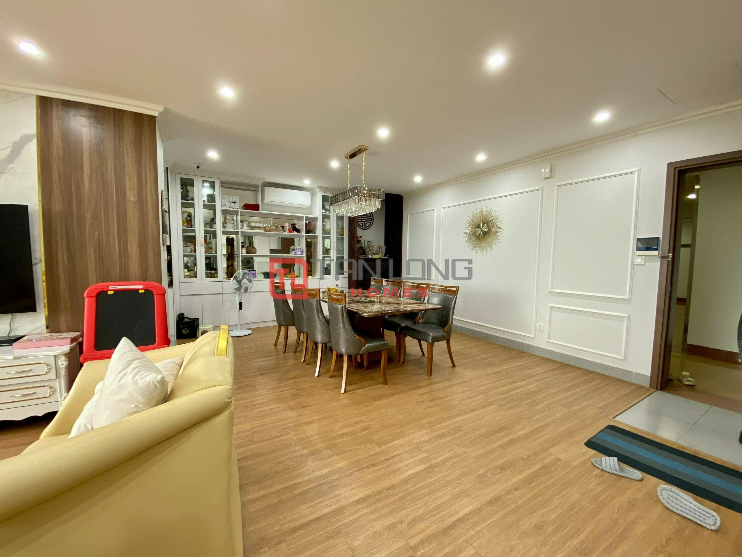 Bán căn góc 3PN/134m2 full đồ view Hồ Tây + Starlake tại N03T6 Ngoại Giao Đoàn 3