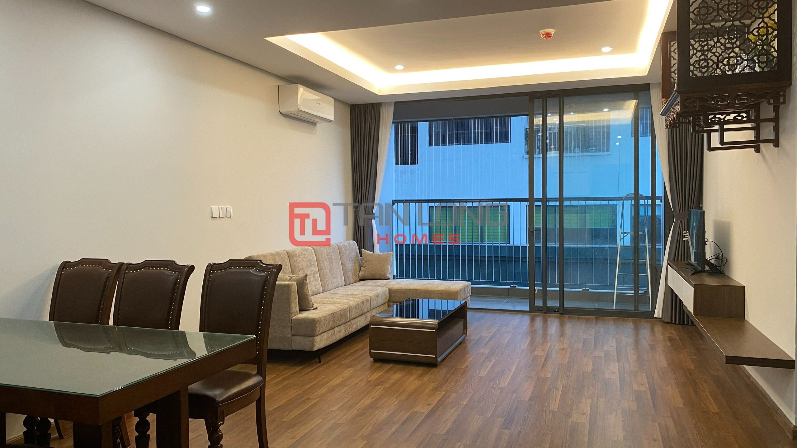 Bán căn góc 3PN/134m2 tầng trung view thoáng, nhà mới N03T6 Ngoại Giao Đoàn 1