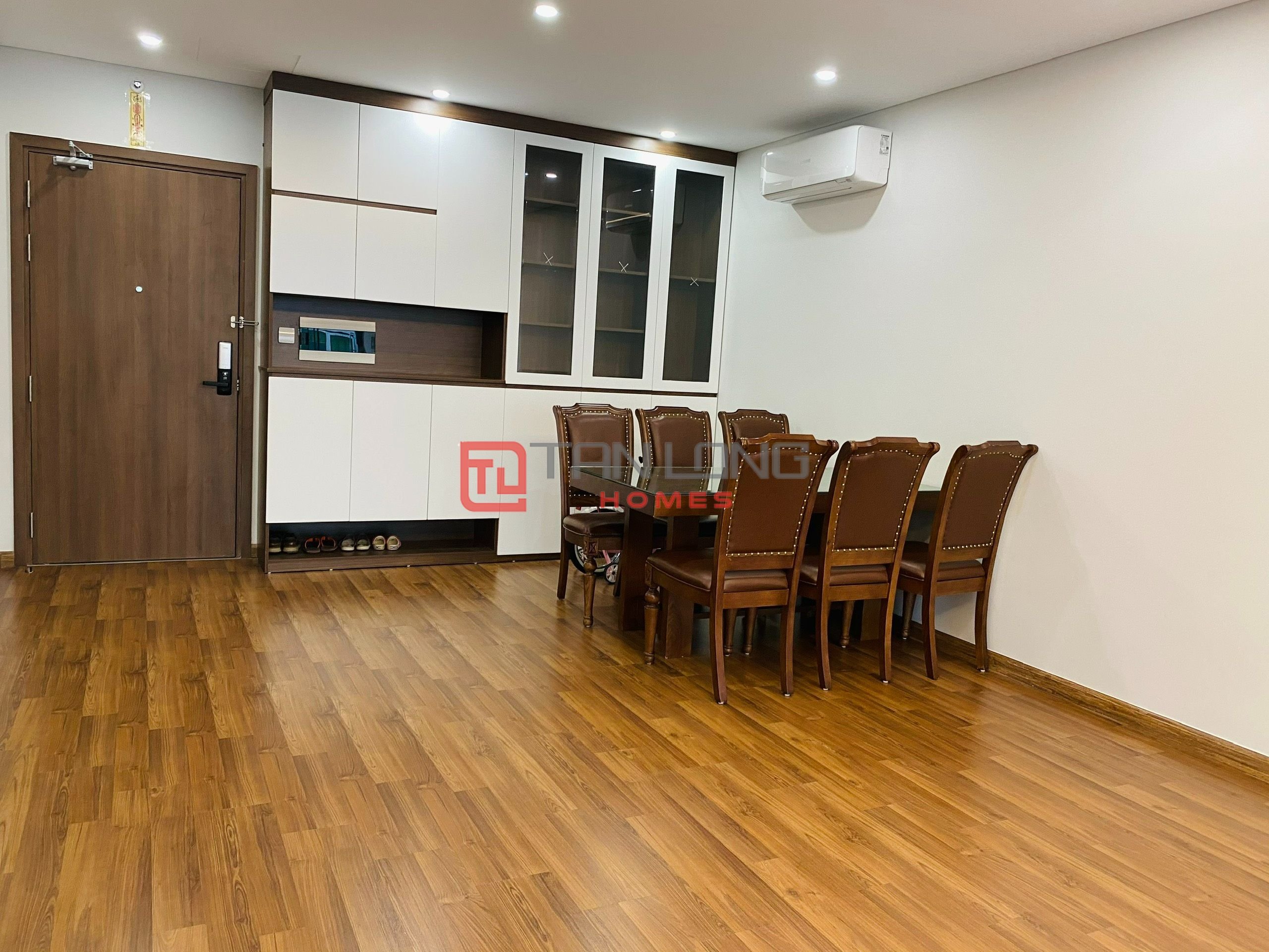 Bán căn góc 3PN/134m2 tầng trung view thoáng, nhà mới N03T6 Ngoại Giao Đoàn 2