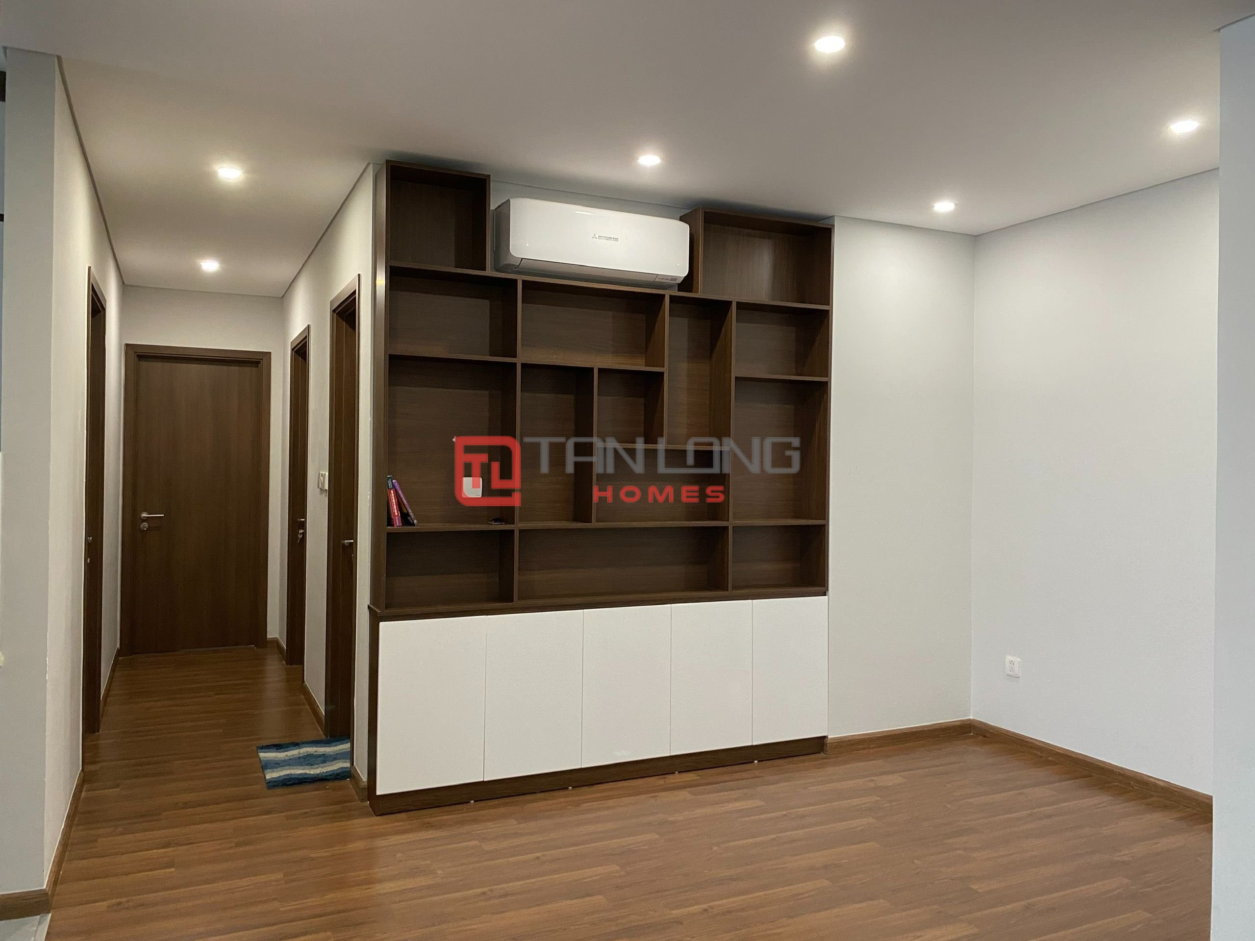 Bán căn góc 3PN/134m2 tầng trung view thoáng, nhà mới N03T6 Ngoại Giao Đoàn 8