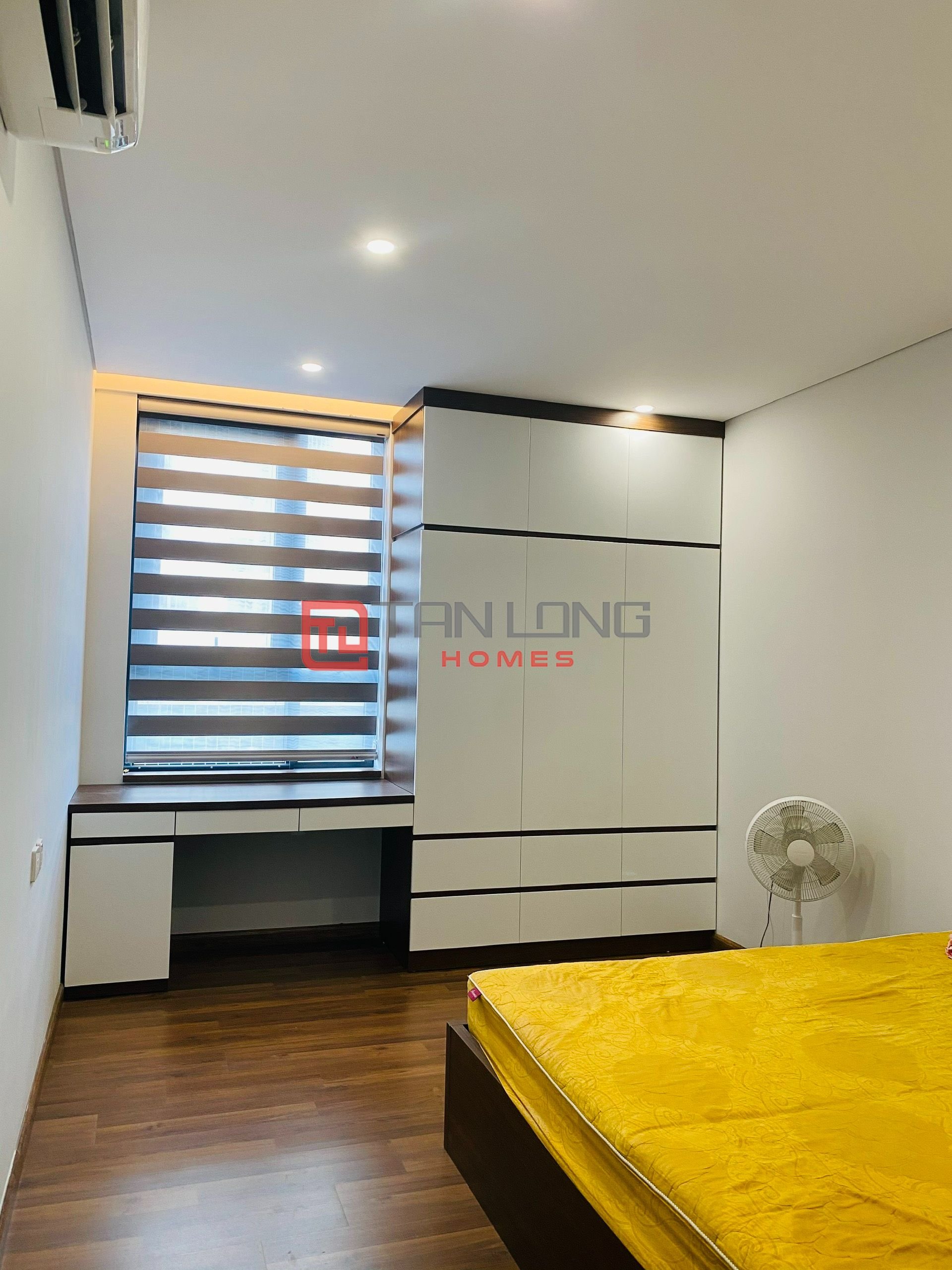 Bán căn góc 3PN/134m2 tầng trung view thoáng, nhà mới N03T6 Ngoại Giao Đoàn 9