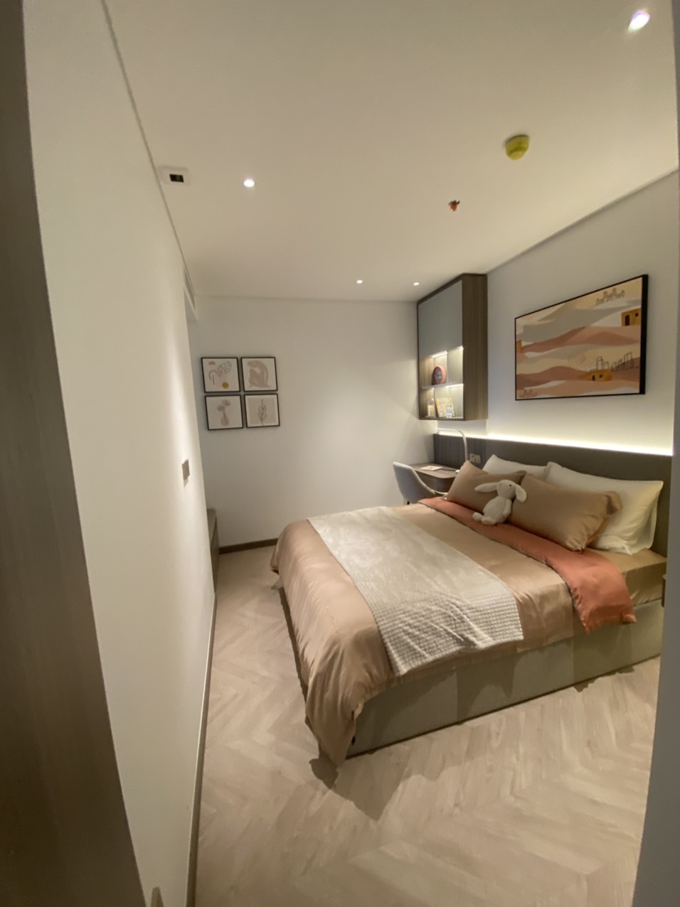 Bán căn góc 4 ngủ 141m2 full đồ liền tường tòa N01T6 Ngoại Giao Đoàn 4