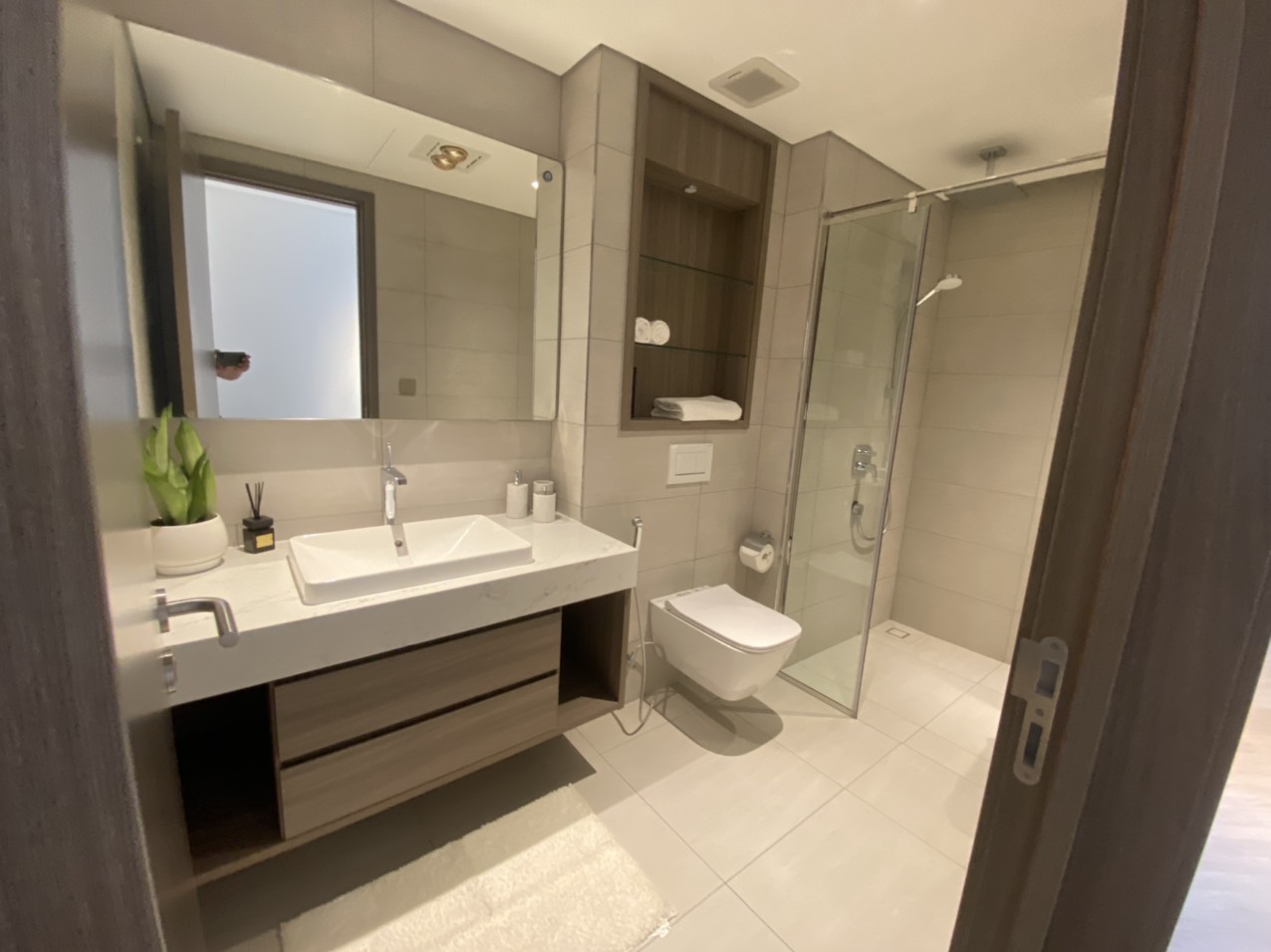 Bán căn góc 4 ngủ 141m2 full đồ liền tường tòa N01T6 Ngoại Giao Đoàn 5