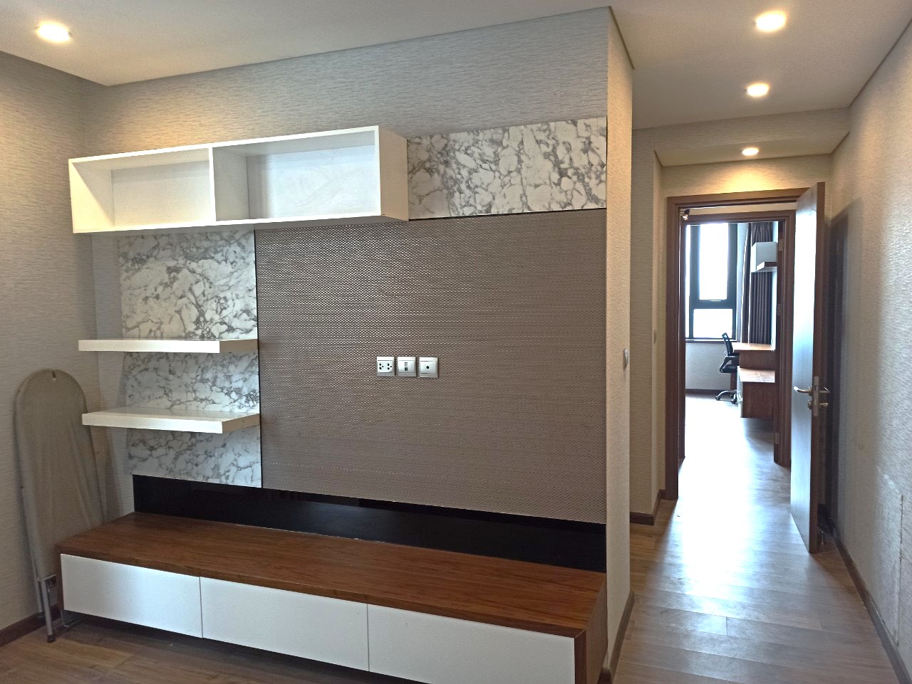 Bán căn góc chung cư N01T4: 3PN/122m2 full đồ mới, có sổ đỏ, sang tên nhanh 2