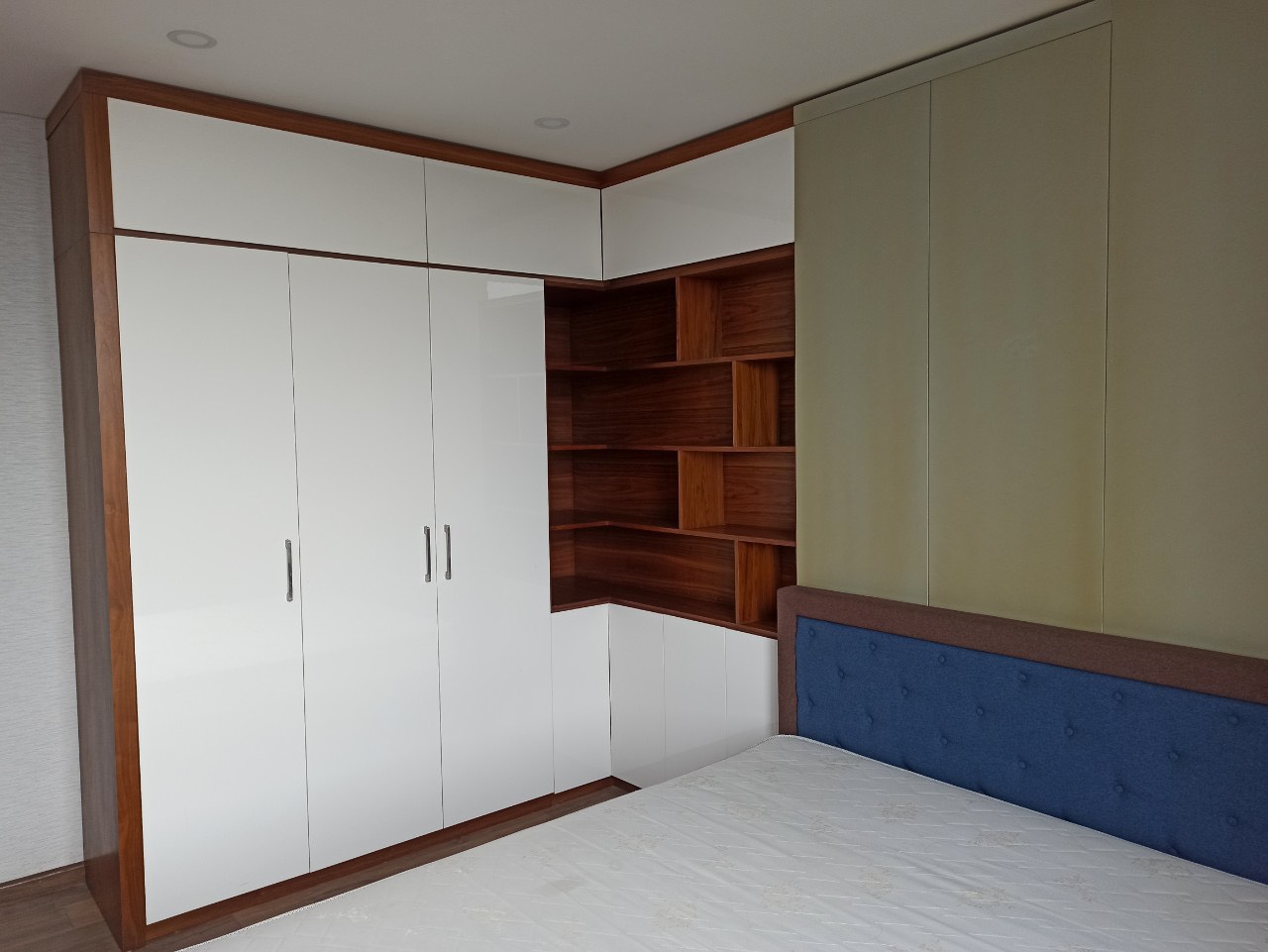 Bán căn góc chung cư N01T4: 3PN/122m2 full đồ mới, có sổ đỏ, sang tên nhanh 4