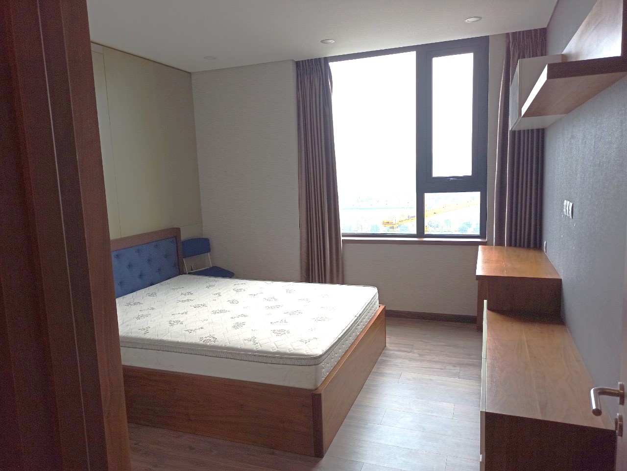 Bán căn góc chung cư N01T4: 3PN/122m2 full đồ mới, có sổ đỏ, sang tên nhanh 5