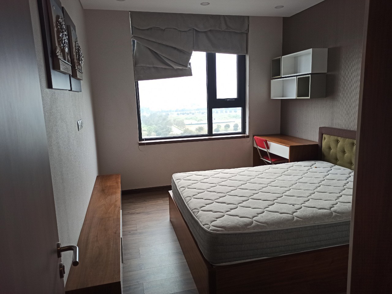 Bán căn góc chung cư N01T4: 3PN/122m2 full đồ mới, có sổ đỏ, sang tên nhanh 6