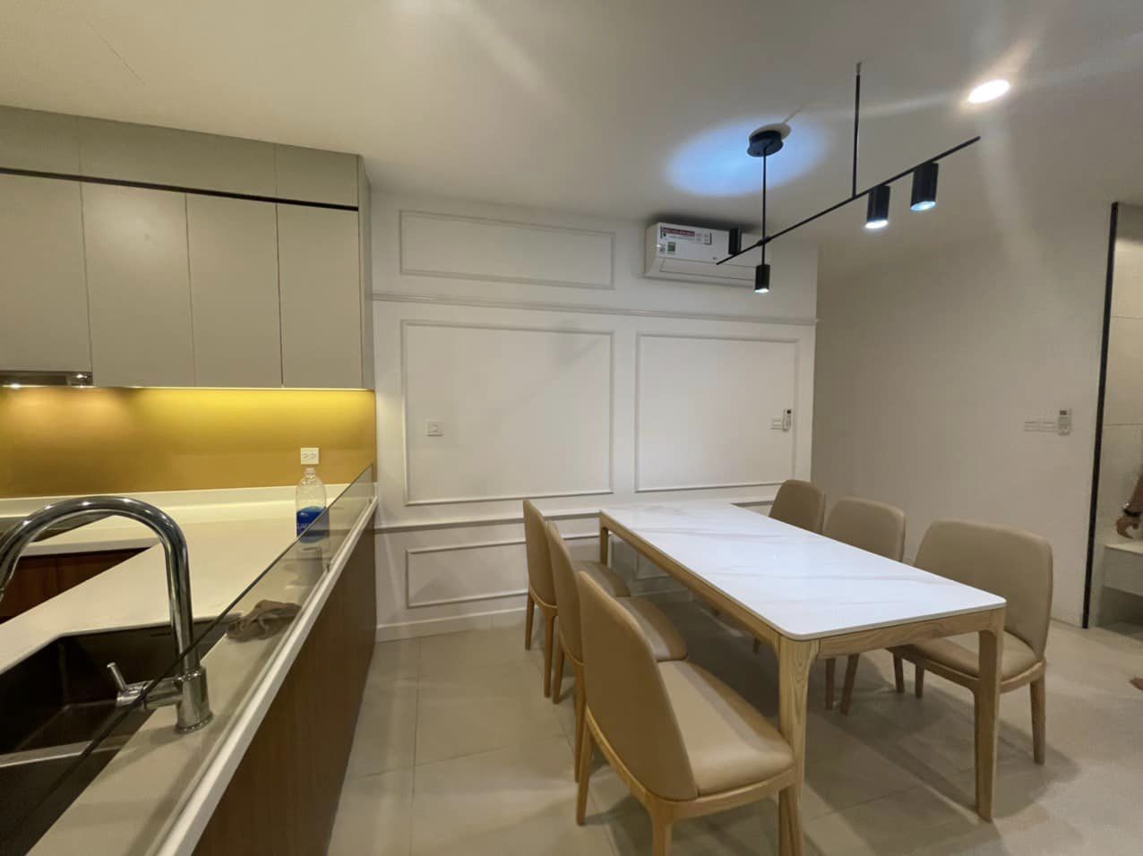 Bán căn hộ 2 ngủ 84m2 full đồ mới đẹp, dự án Kosmo Tây Hồ 5
